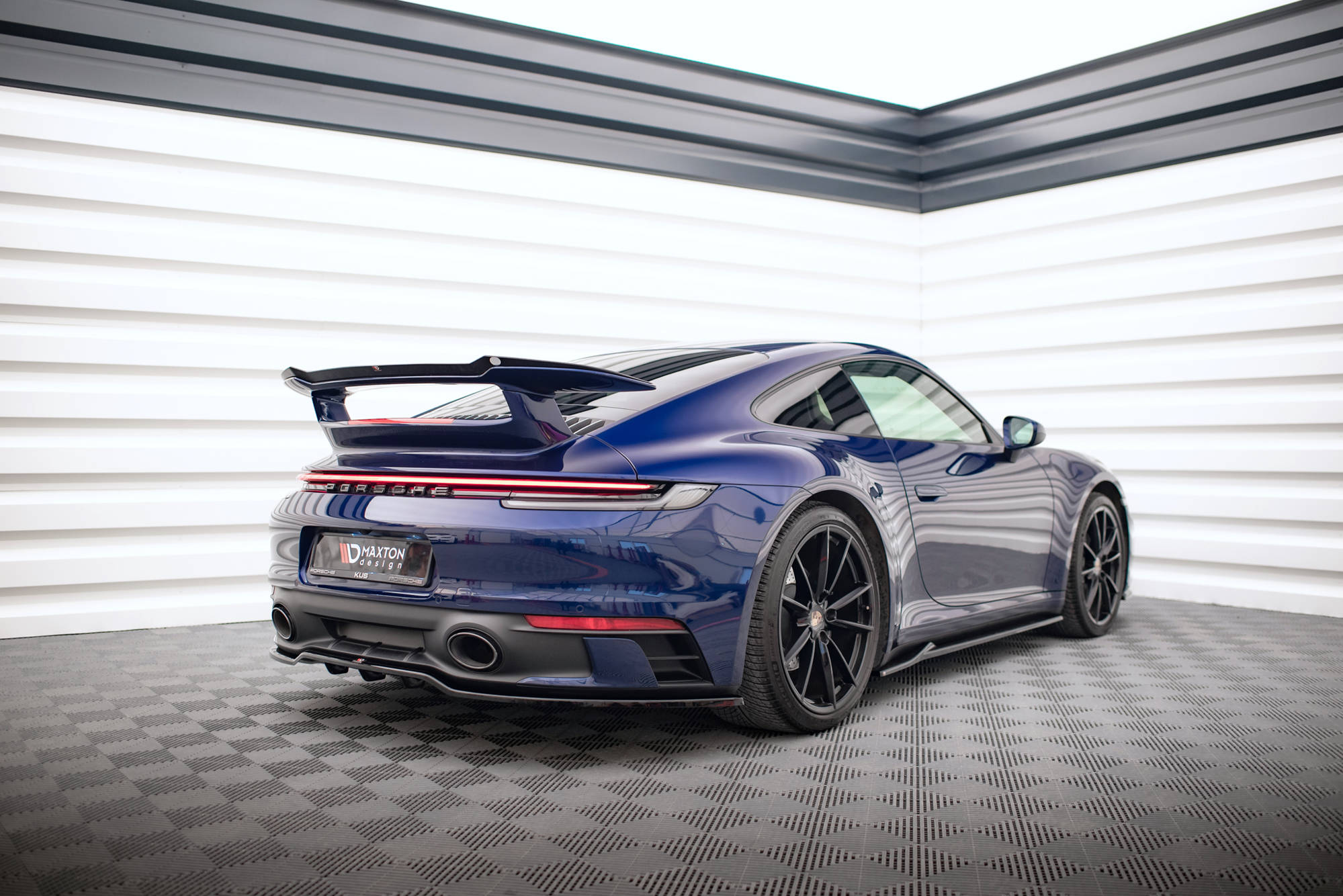 Maxton Design - Mittlerer Cup Diffusor V1 DTM Look Heck Ansatz für Porsche 911 Carrera Aero / Carrera GTS 992 - Aerowerk.