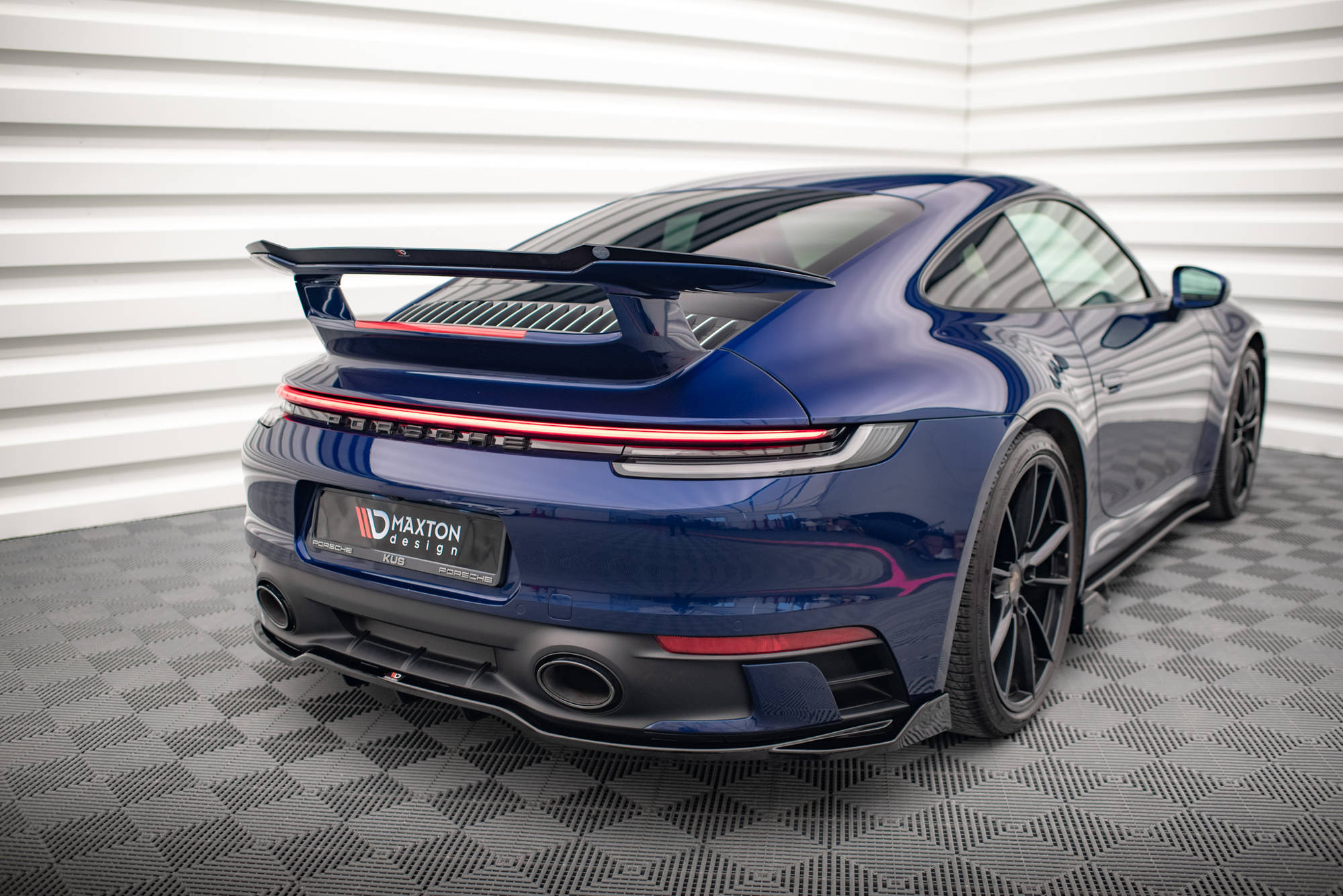 Maxton Design - Mittlerer Cup Diffusor V2 DTM Look Heck Ansatz für Porsche 911 Carrera Aero / Carrera GTS 992 - Aerowerk.