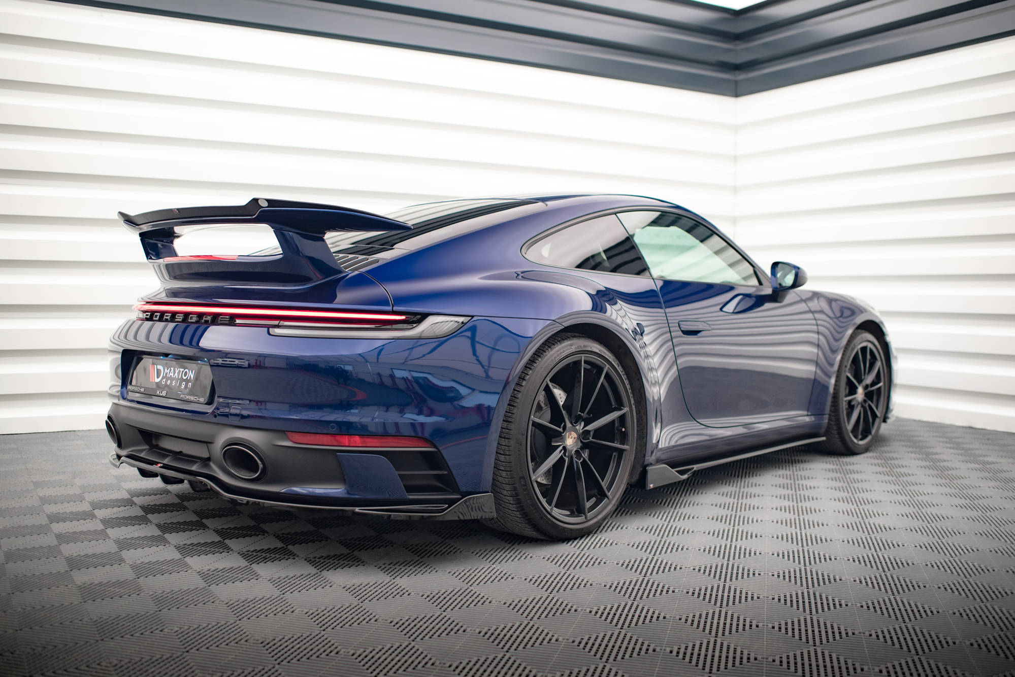 Maxton Design - Mittlerer Cup Diffusor V2 DTM Look Heck Ansatz für Porsche 911 Carrera Aero / Carrera GTS 992 - Aerowerk.