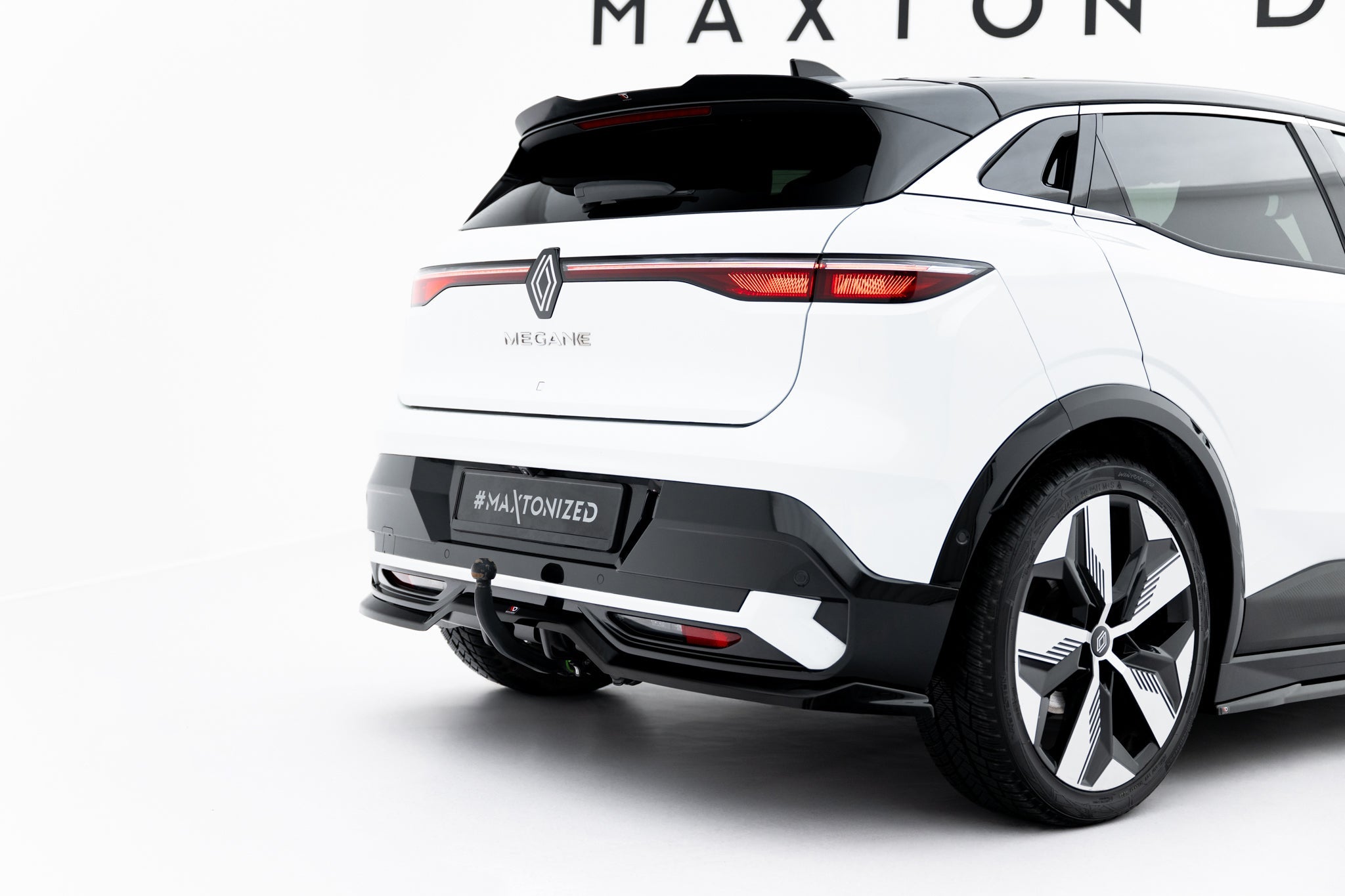 Maxton Design - Mittlerer Diffusor Heck Ansatz DTM Look für Renault Megane E - Tech Electric Mk1 - Aerowerk.
