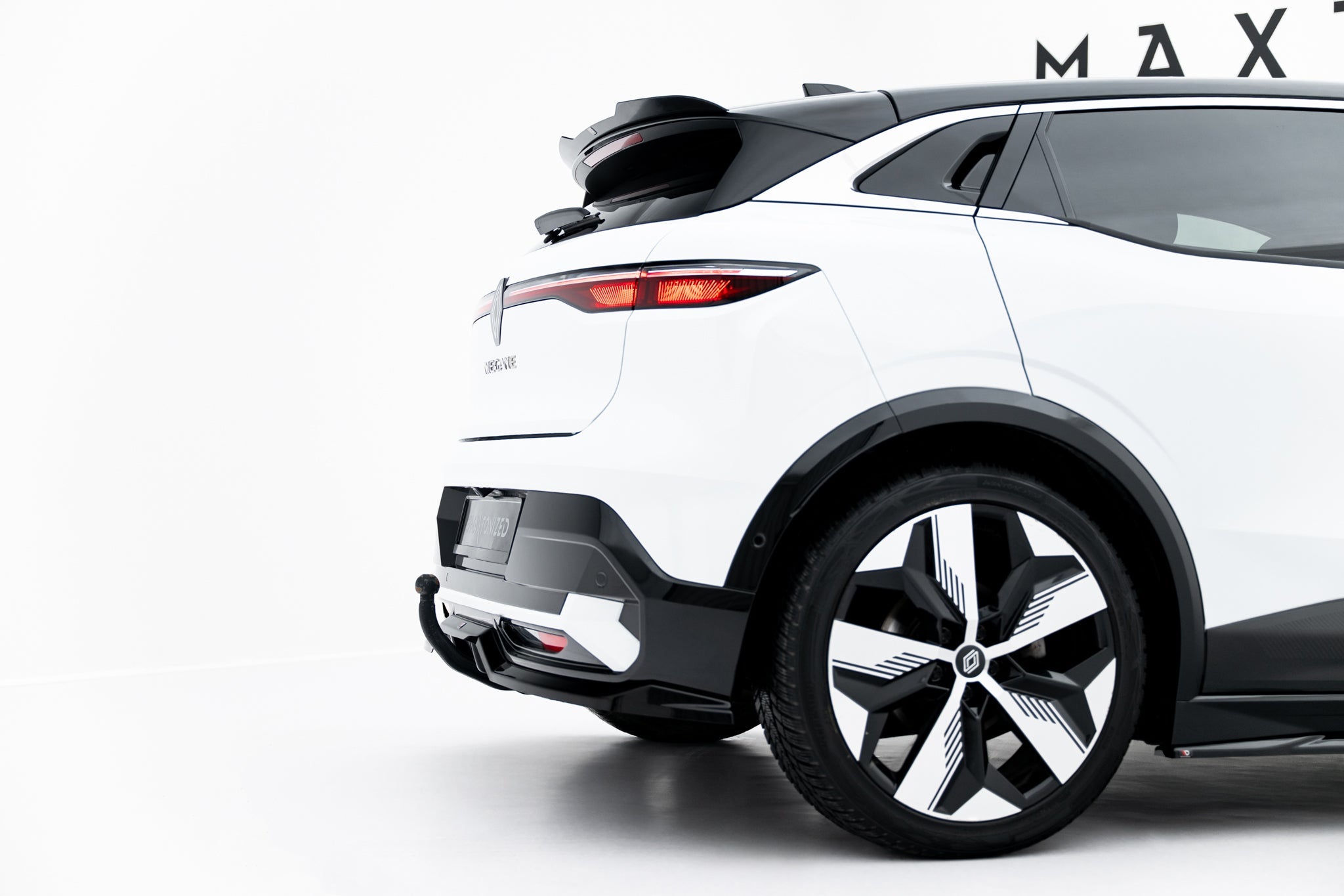 Maxton Design - Mittlerer Diffusor Heck Ansatz DTM Look für Renault Megane E - Tech Electric Mk1 - Aerowerk.