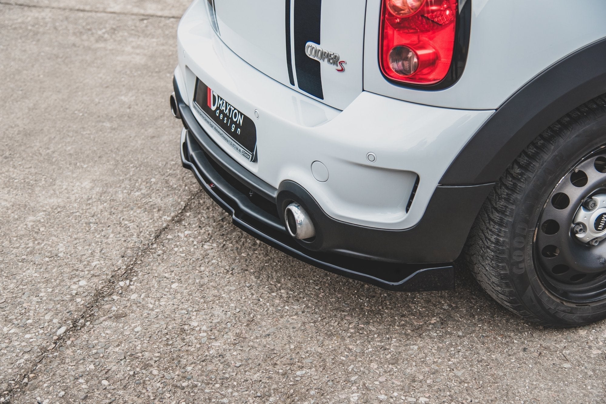 Maxton Design - Mittlerer Diffusor Heck Ansatz für Mini Countryman Mk1 JCW schwarz matt - Aerowerk.