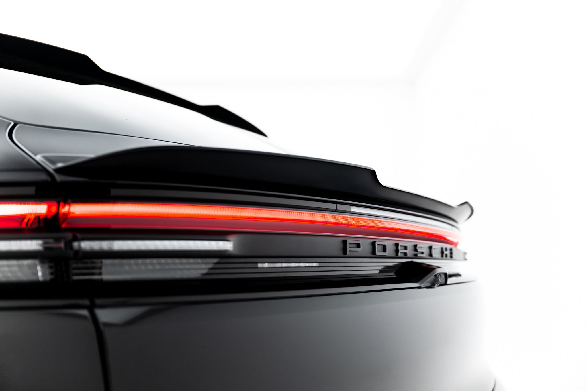 Maxton Design - Niedriger Spoiler für Porsche Macan EV Mk1 - Aerowerk.