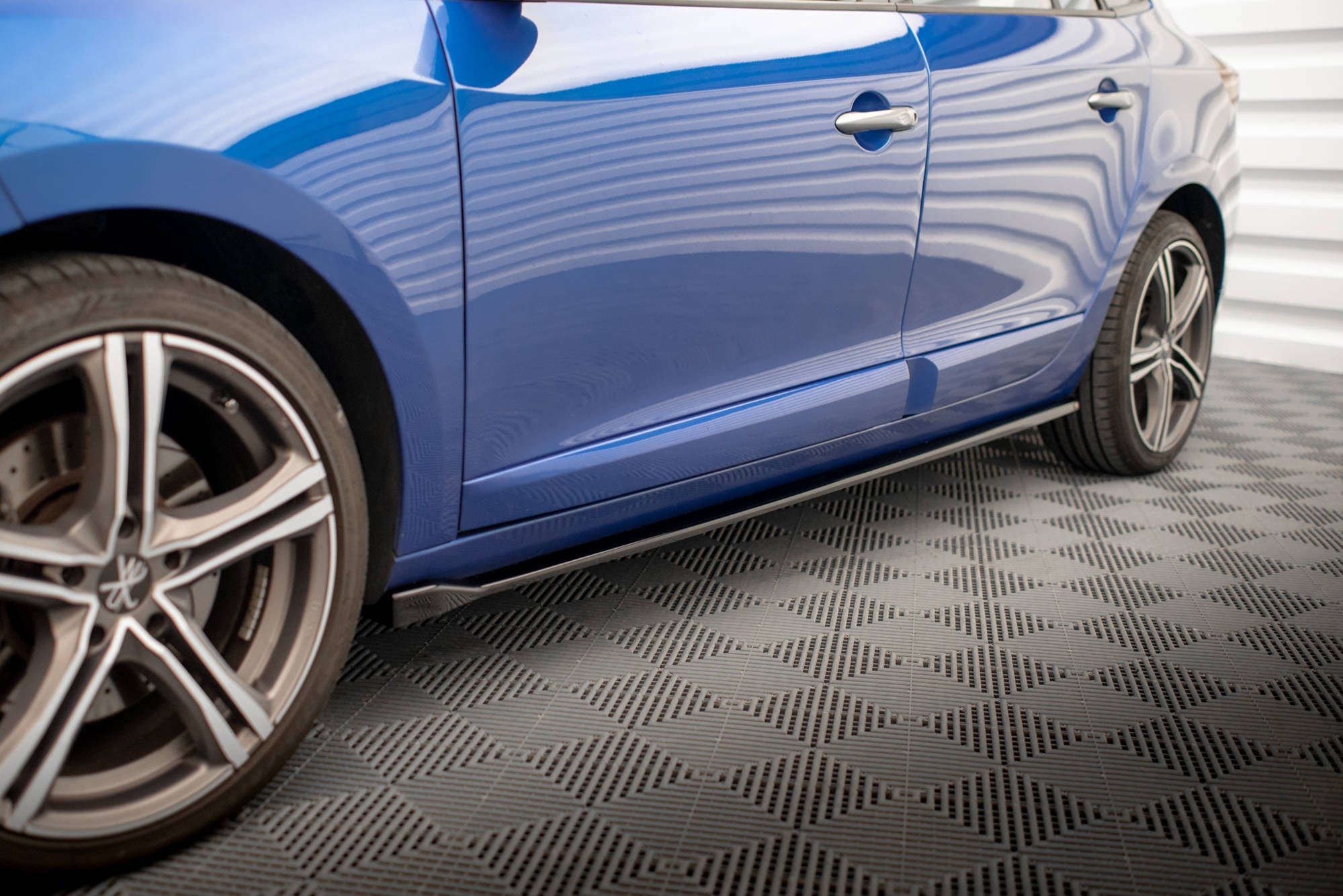 Maxton Design - Seitenschweller Ansatz für Renault Megane GT Line Grandtour Mk3 Facelift - Aerowerk.