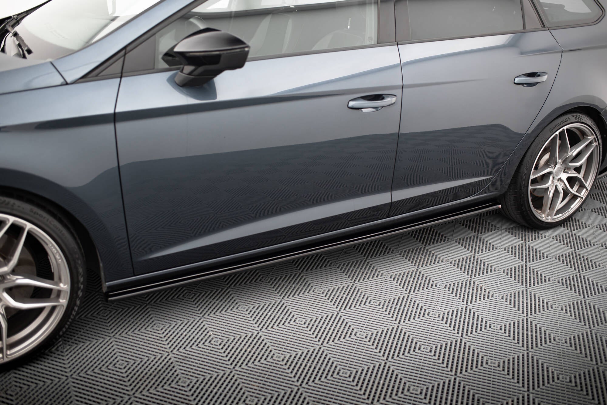 Maxton Design - Seitenschweller V1 Ansatz für Seat Leon Mk3 Cupra/ FR Facelift - Aerowerk.
