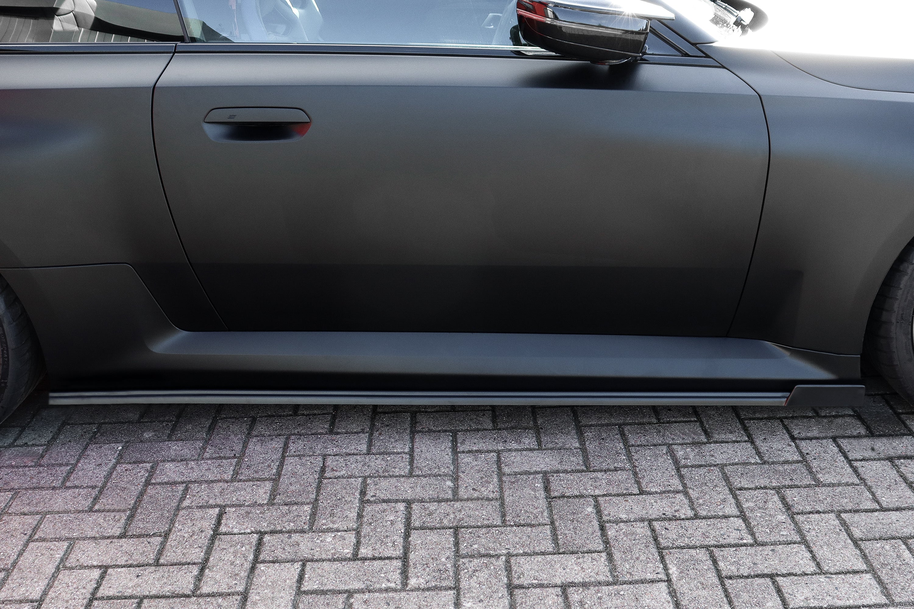 Seitenschweller mit Wing vorne aus ABS passend für BMW M2 G87