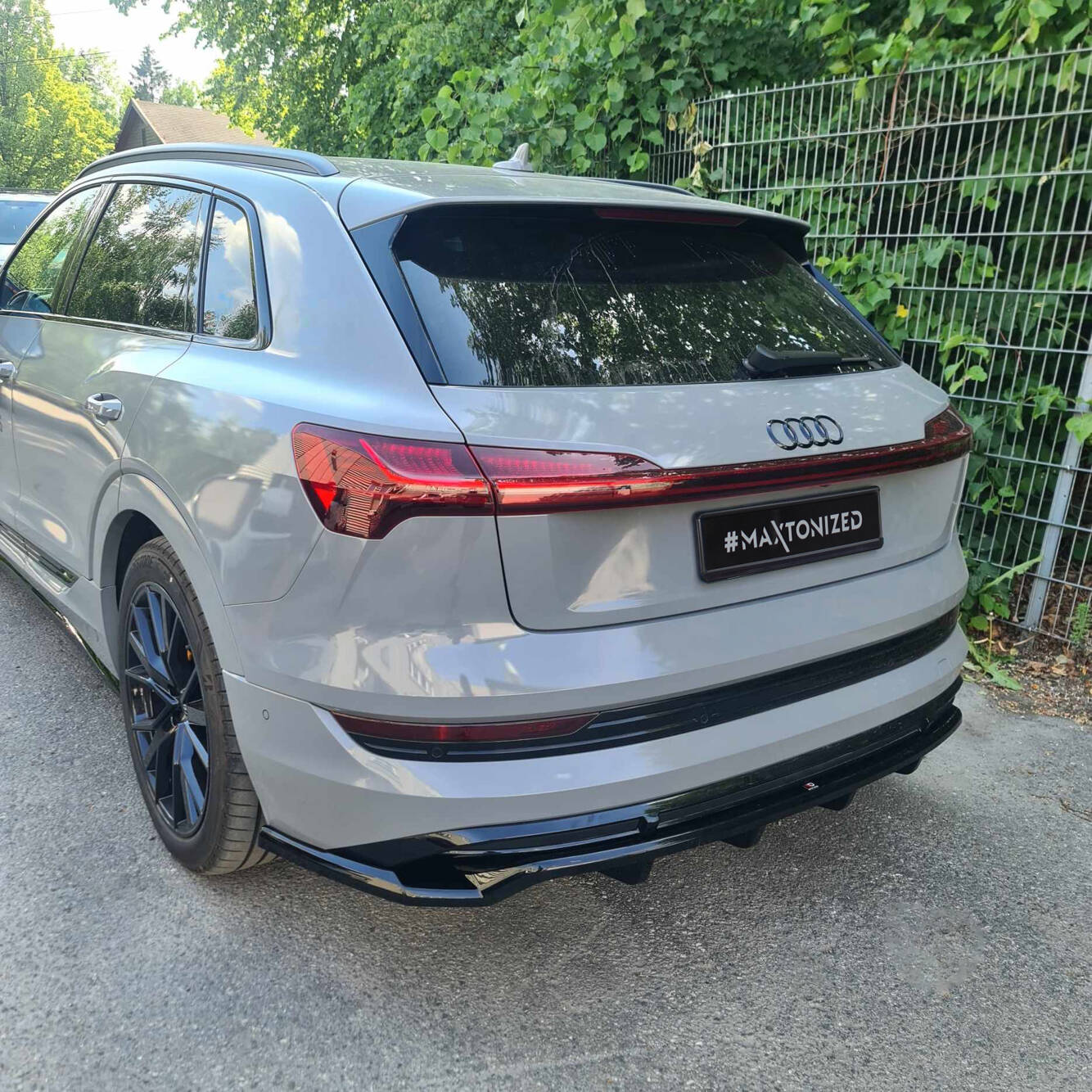 Mittlerer Cup Diffusor DTM Look Heck Ansatz für Audi e-Tron S-Line