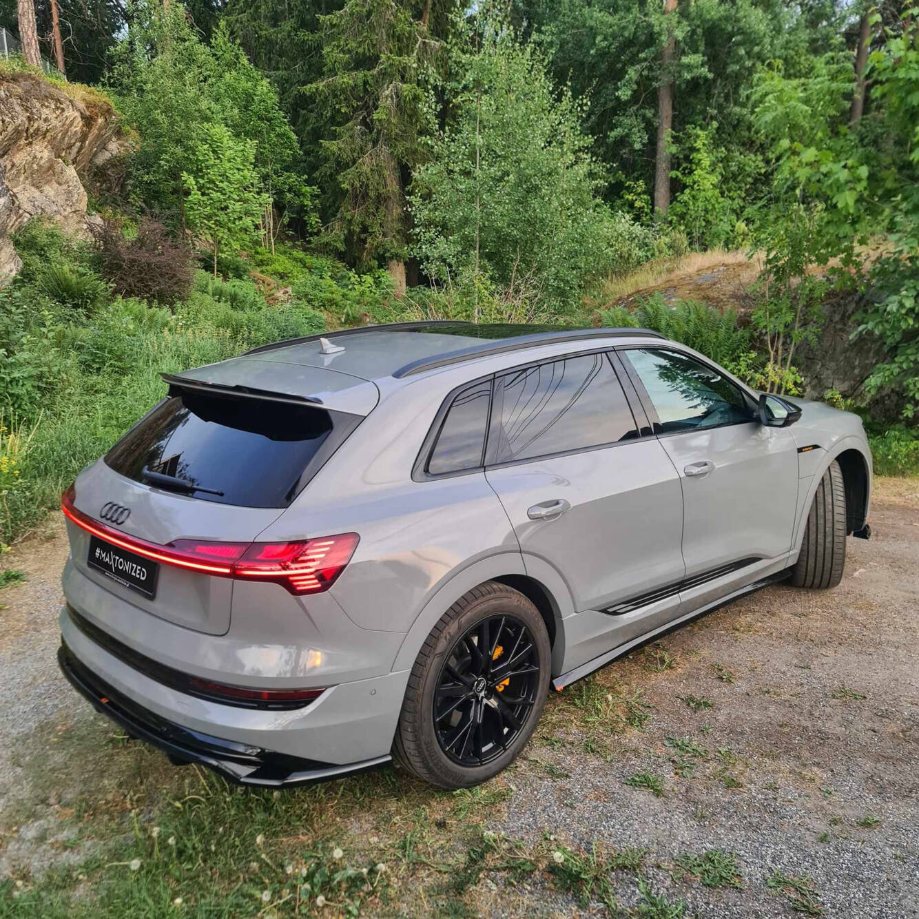 Mittlerer Cup Diffusor DTM Look Heck Ansatz für Audi e-Tron S-Line