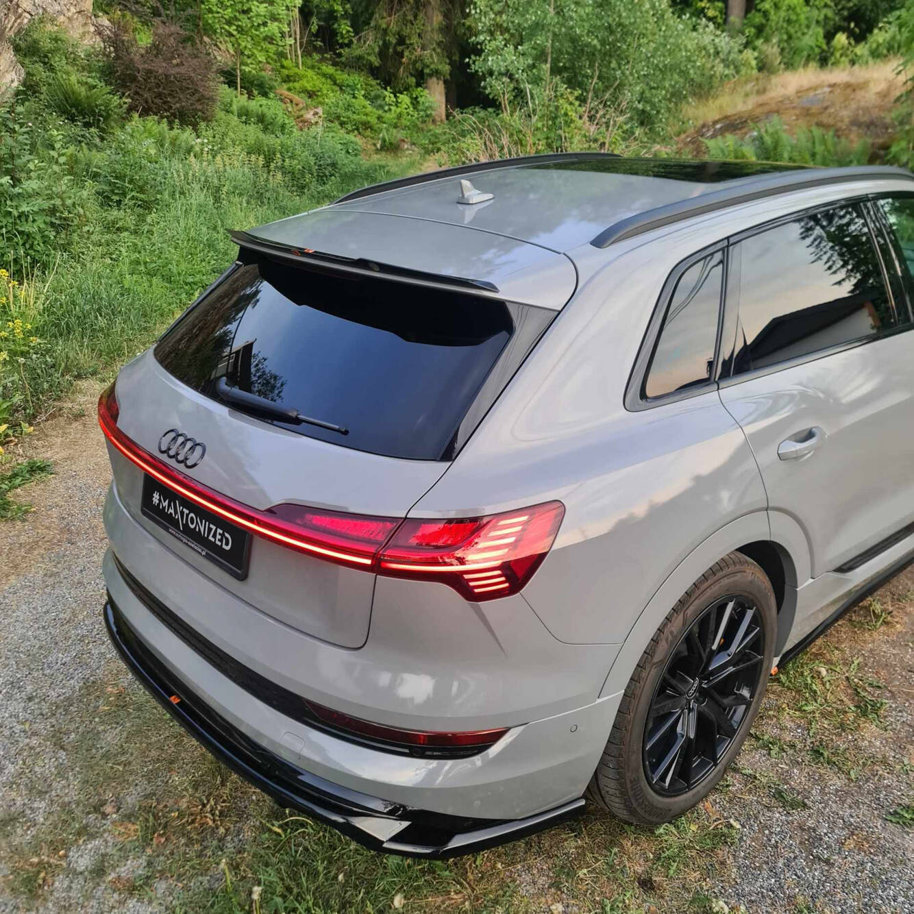 Mittlerer Cup Diffusor DTM Look Heck Ansatz für Audi e-Tron S-Line