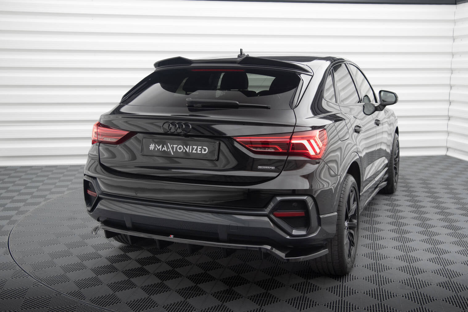 Mittlerer Cup Diffusor DTM Look Heck Ansatz für Audi Q3 Sportback F3