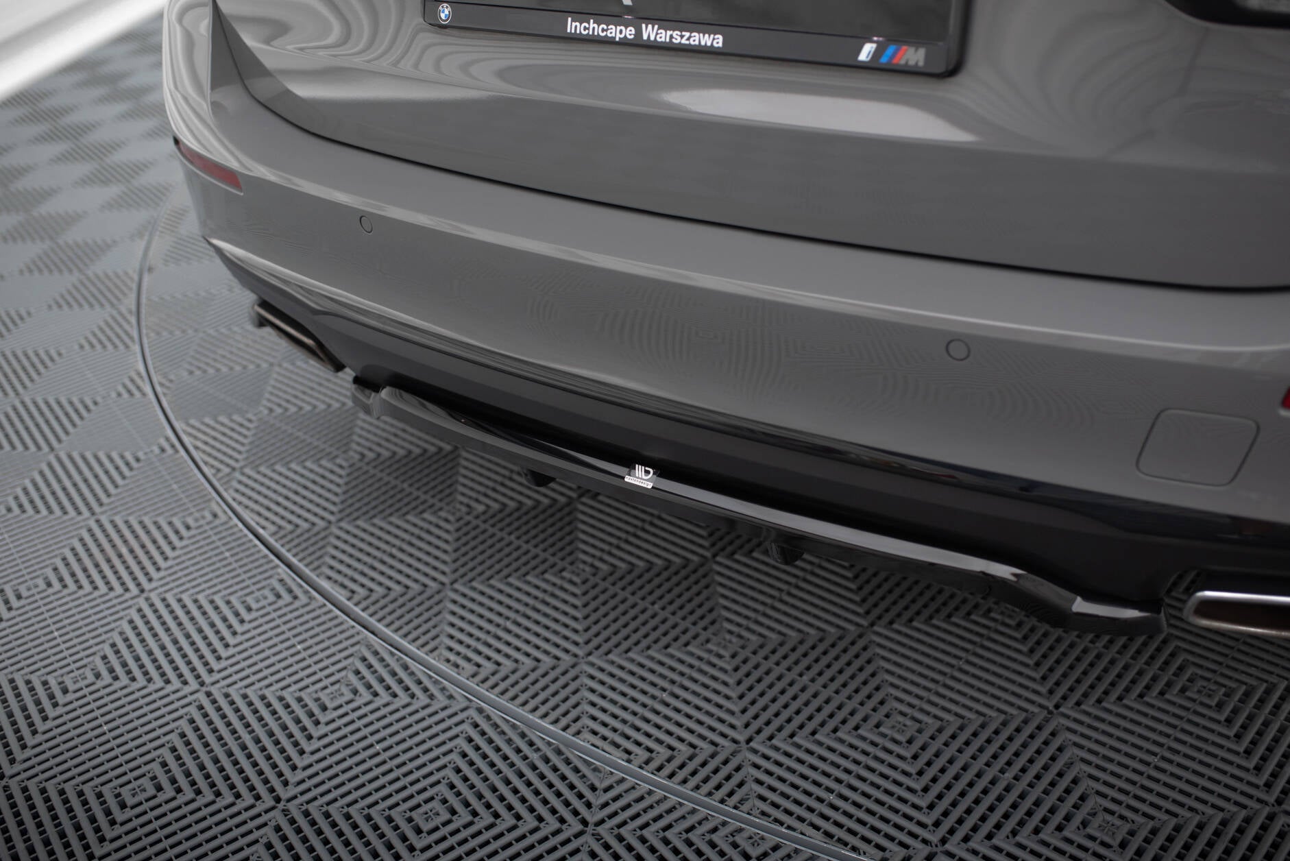 Mittlerer Cup Diffusor DTM Look Heck Ansatz für BMW 5er G30 / G31 Facelift