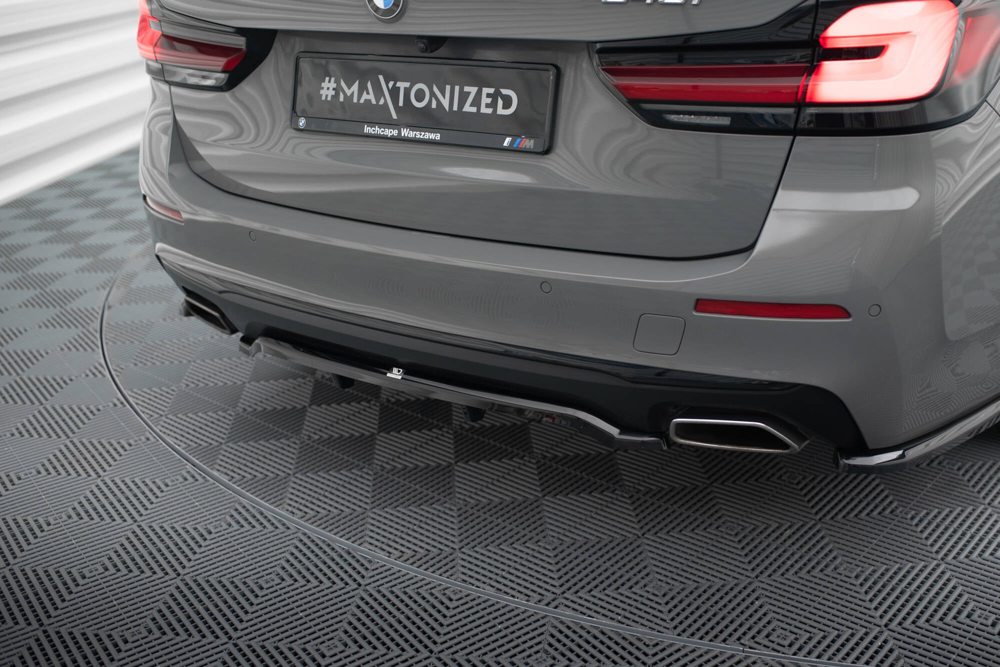 Mittlerer Cup Diffusor DTM Look Heck Ansatz für BMW 5er G30 / G31 Facelift