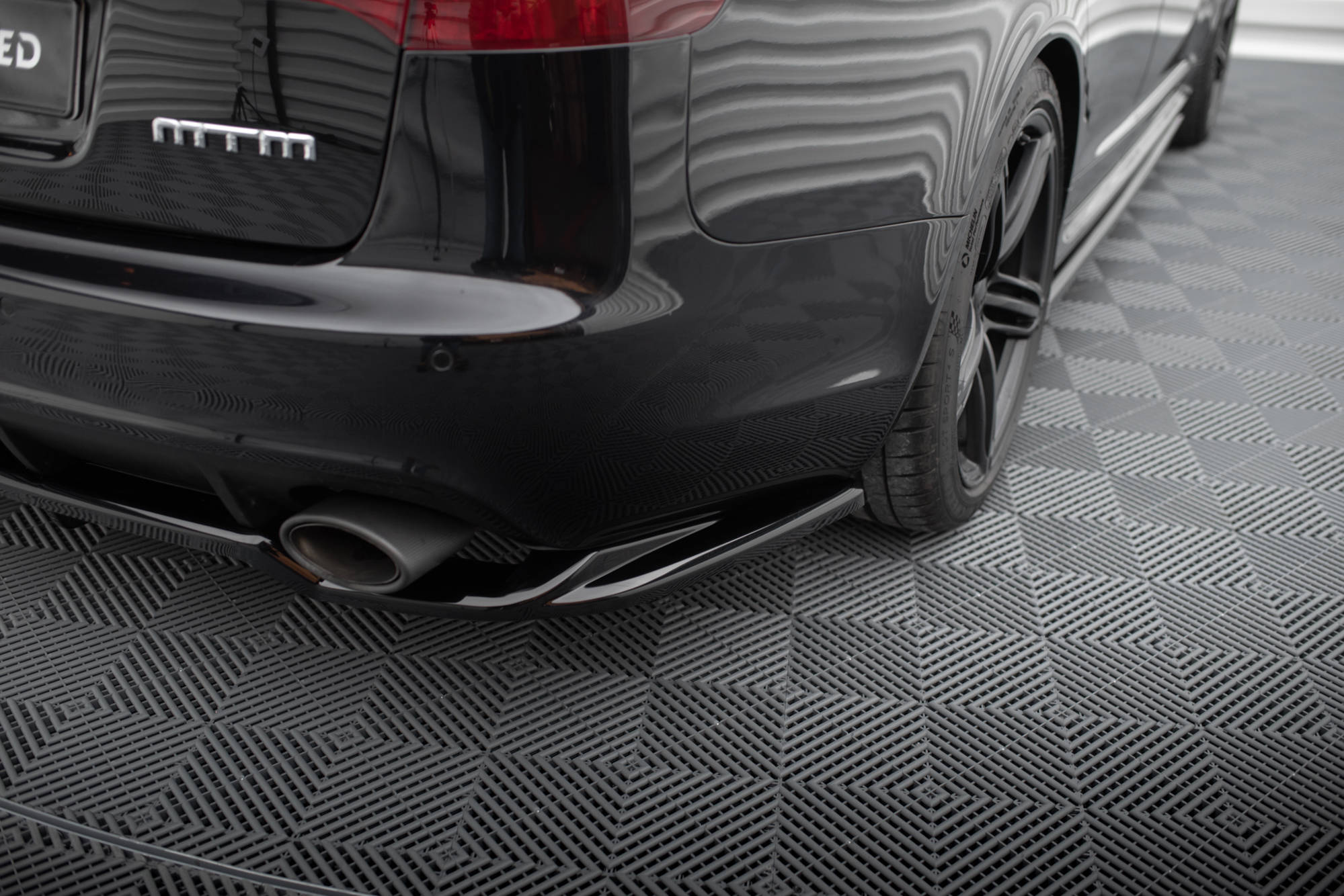 Mittlerer Cup Diffusor DTM Look Heck Ansatz für Audi RS6 Avant C6