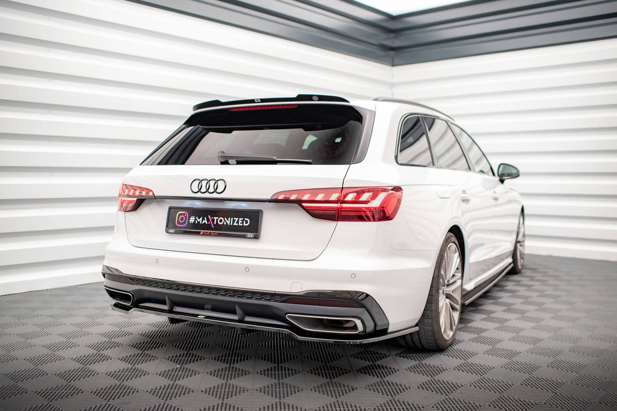 Mittlerer Cup Diffusor V1 DTM Look Heck Ansatz für Audi A4 S-Line B9 Facelift