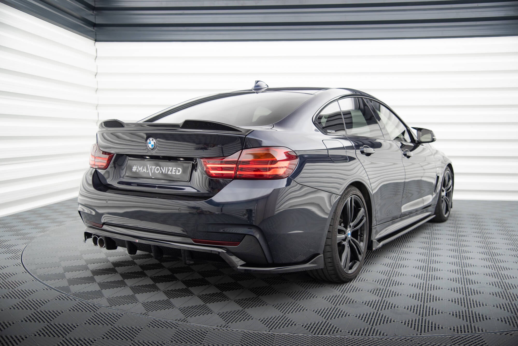 Mittlerer Cup Diffusor DTM Look Heck Ansatz für BMW 4er Coupe / Gran Coupe / Cabrio M-Paket F32 / F36 / F33