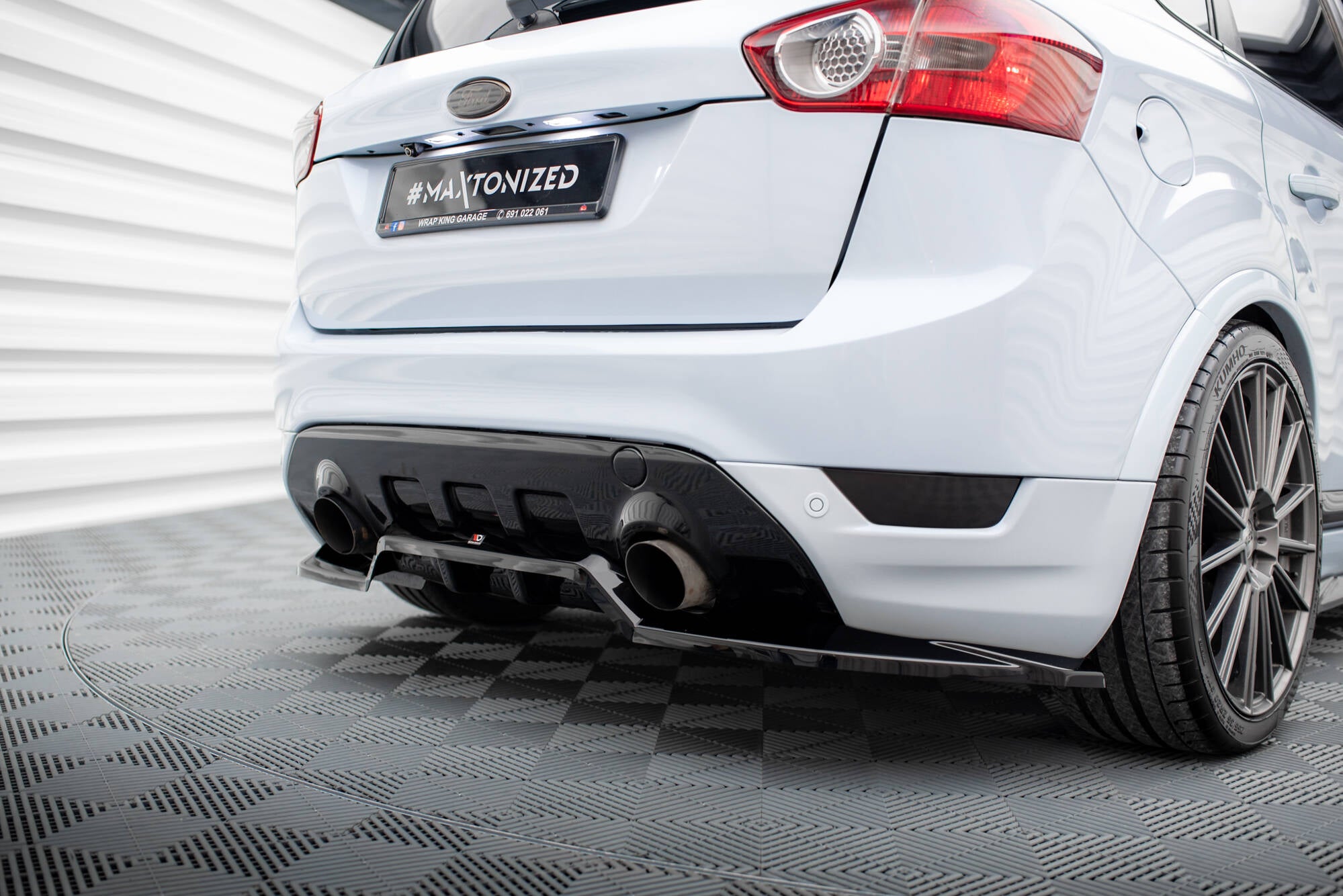 Mittlerer Cup Diffusor DTM Look Heck Ansatz für Ford Kuga ST Mk1