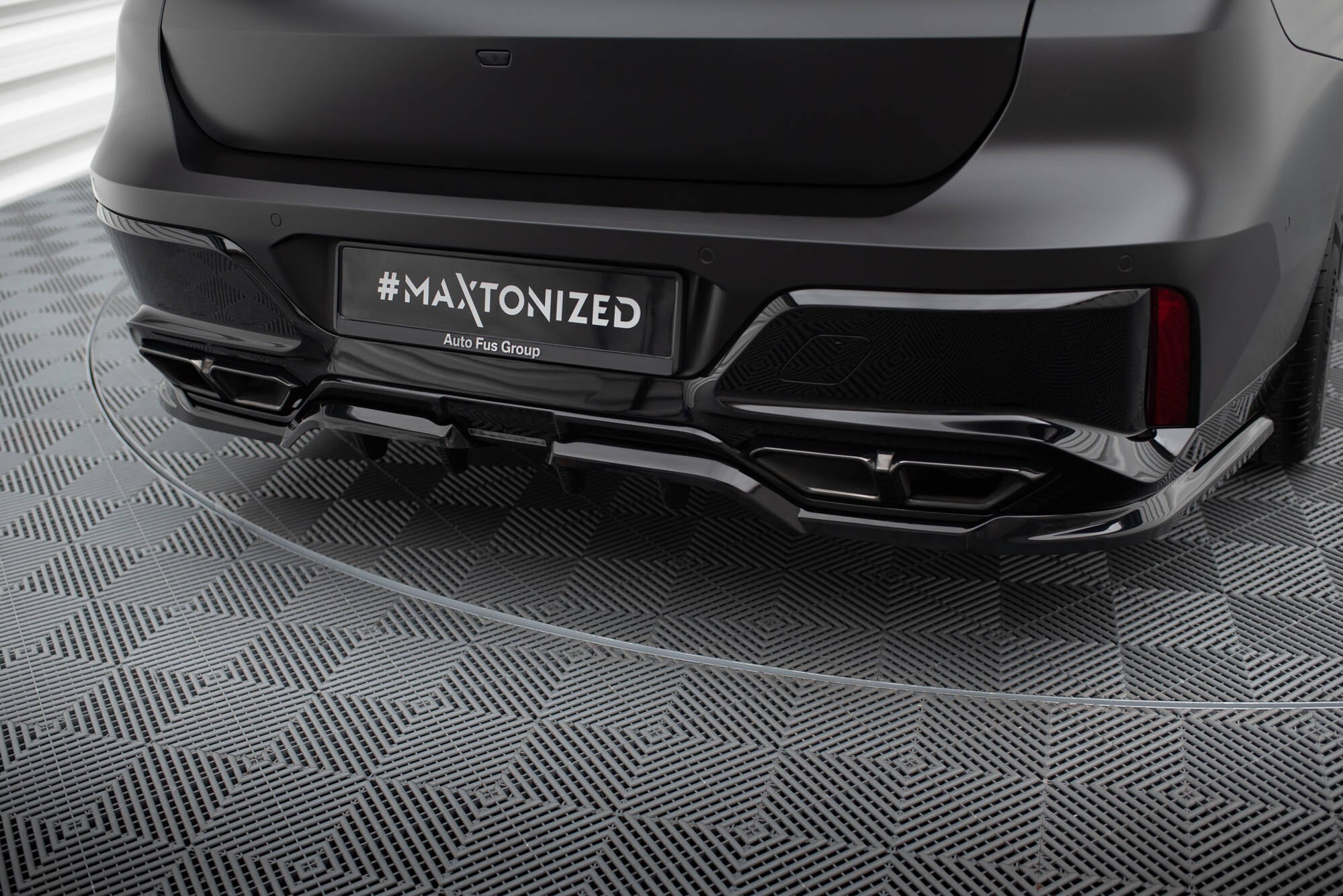 Mittlerer Cup Diffusor DTM Look Heck Ansatz für BMW M760e G70