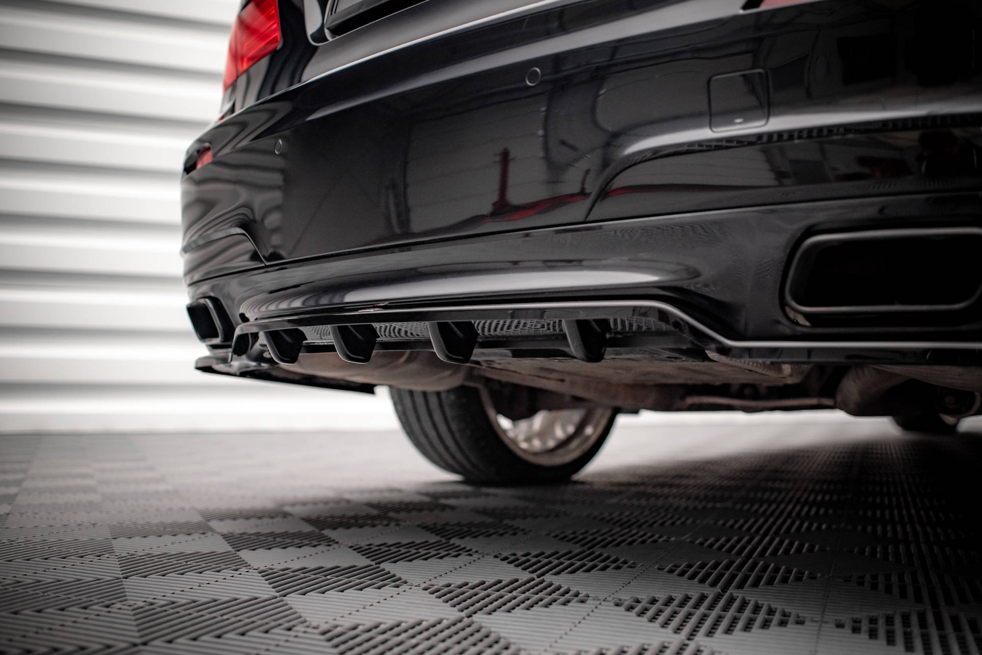 Mittlerer Cup Diffusor DTM Look Heck Ansatz für BMW 7 M-Paket F01