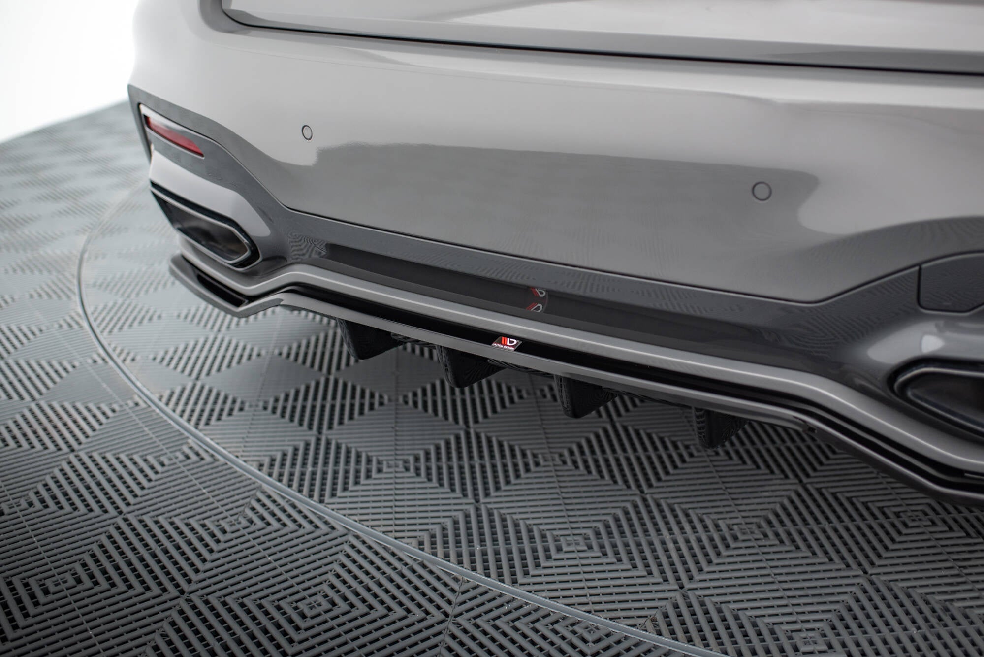 Mittlerer Cup Diffusor V2 DTM Look Heck Ansatz für BMW 7 M - Paket G11 / G12 Facelift
