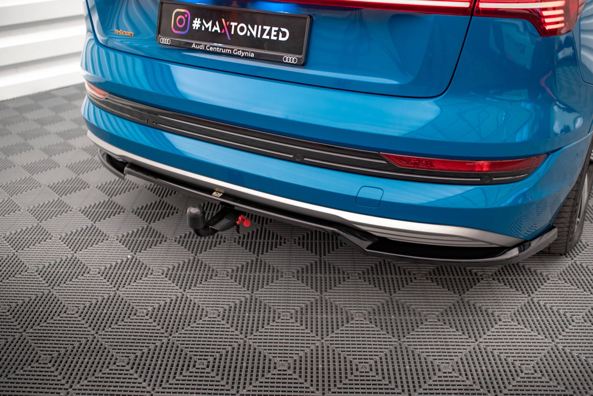 Mittlerer Cup Diffusor DTM Look Heck Ansatz für Audi e-tron