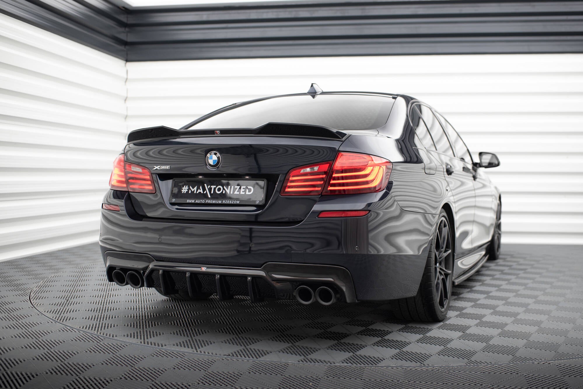 Diffusor V2 Heck Ansatz für BMW 5er M - Paket F10 / F11 (Doppelauspuff li. re.)