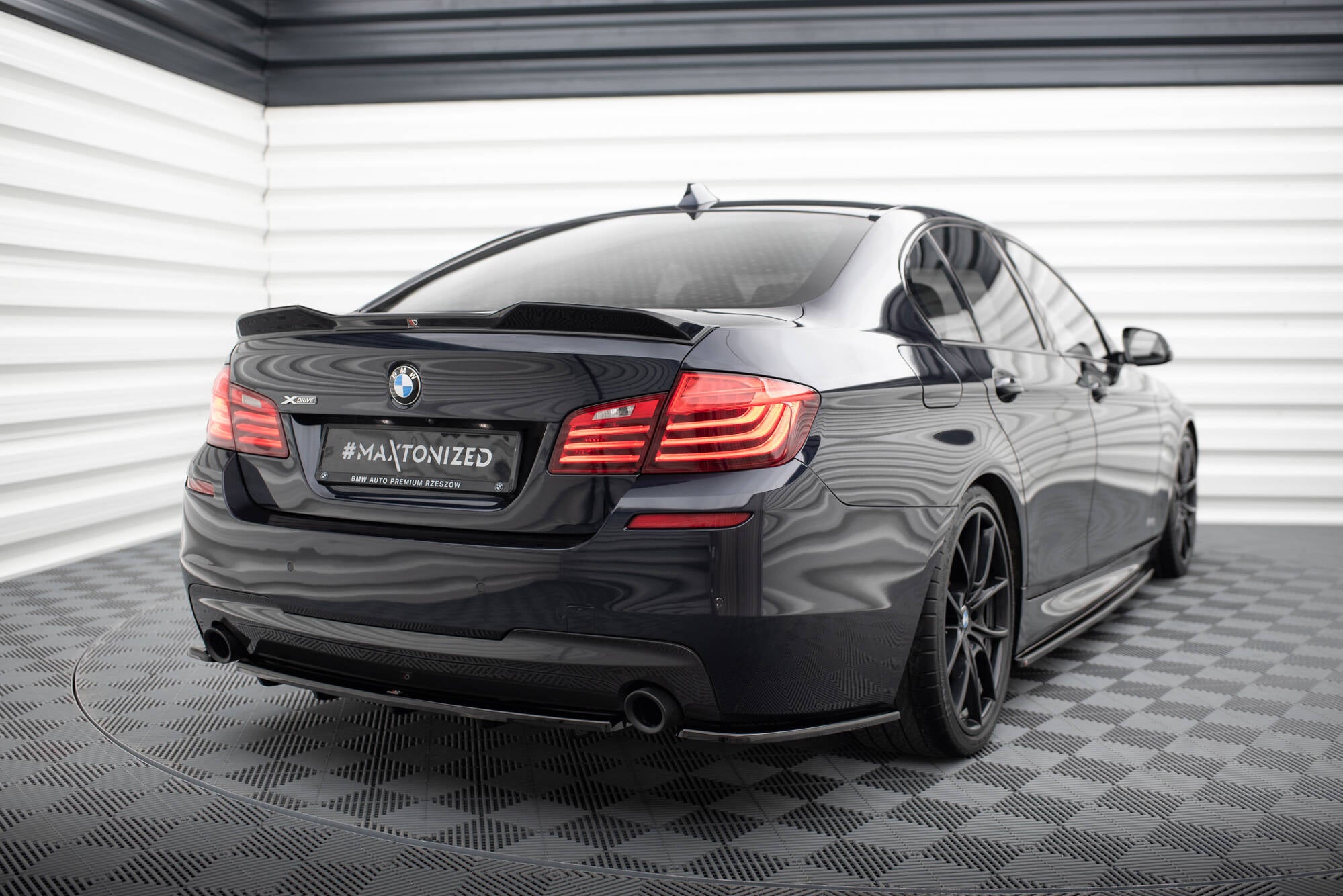 Flaps Heckansatz Diffusor für BMW 5er F11 M Paket (mit zwei Einzel Endstücken)