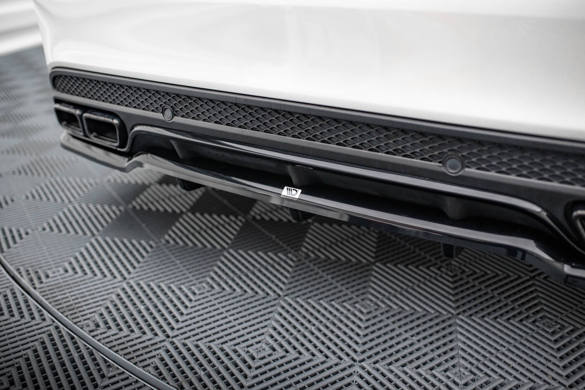 Mittlerer Cup Diffusor DTM Look Heck Ansatz für Mercedes-AMG C63 Limousine / Kombi W205 / S205