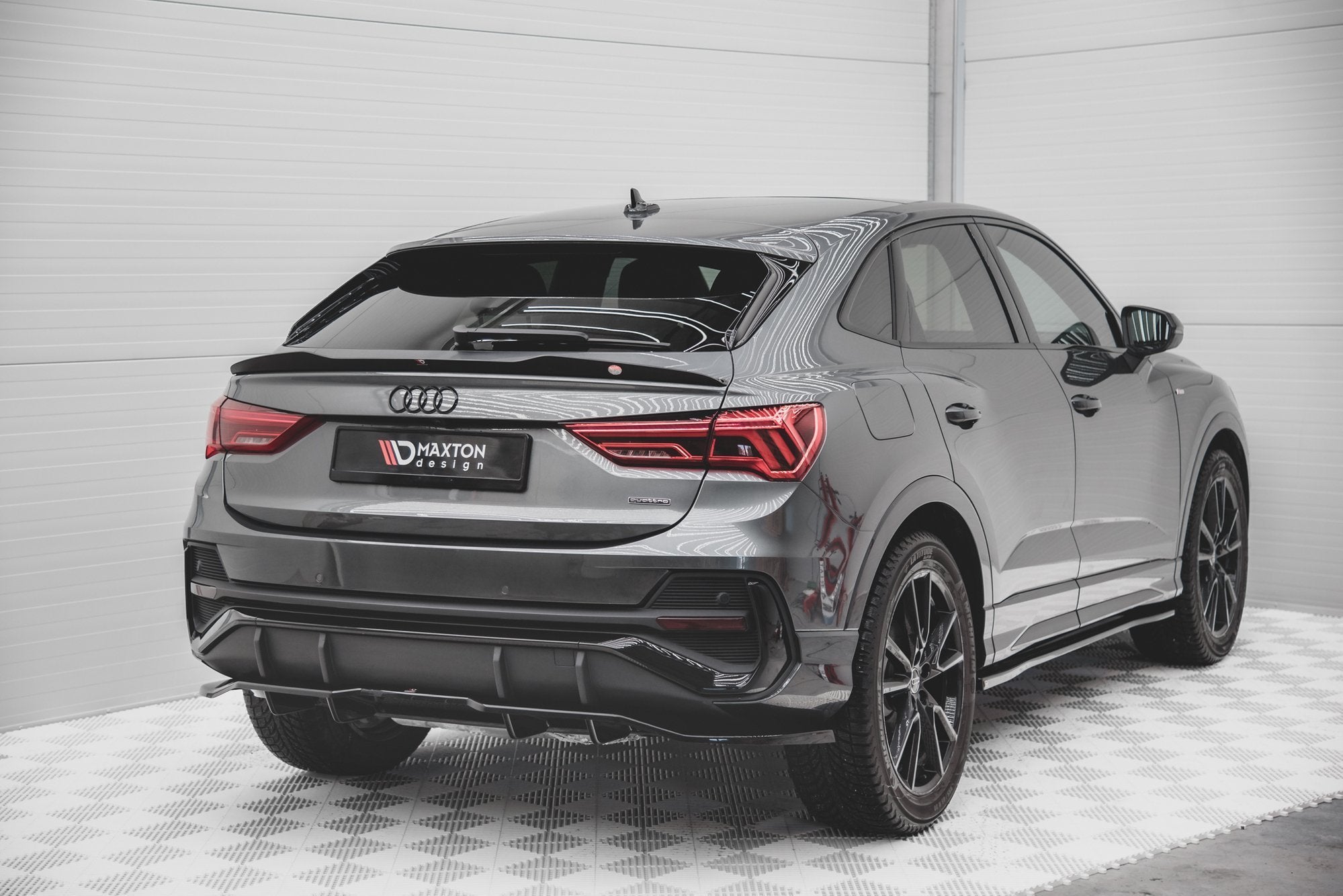 Mittlerer Cup Diffusor DTM Look Heck Ansatz für Audi Q3 Sportback S-Line