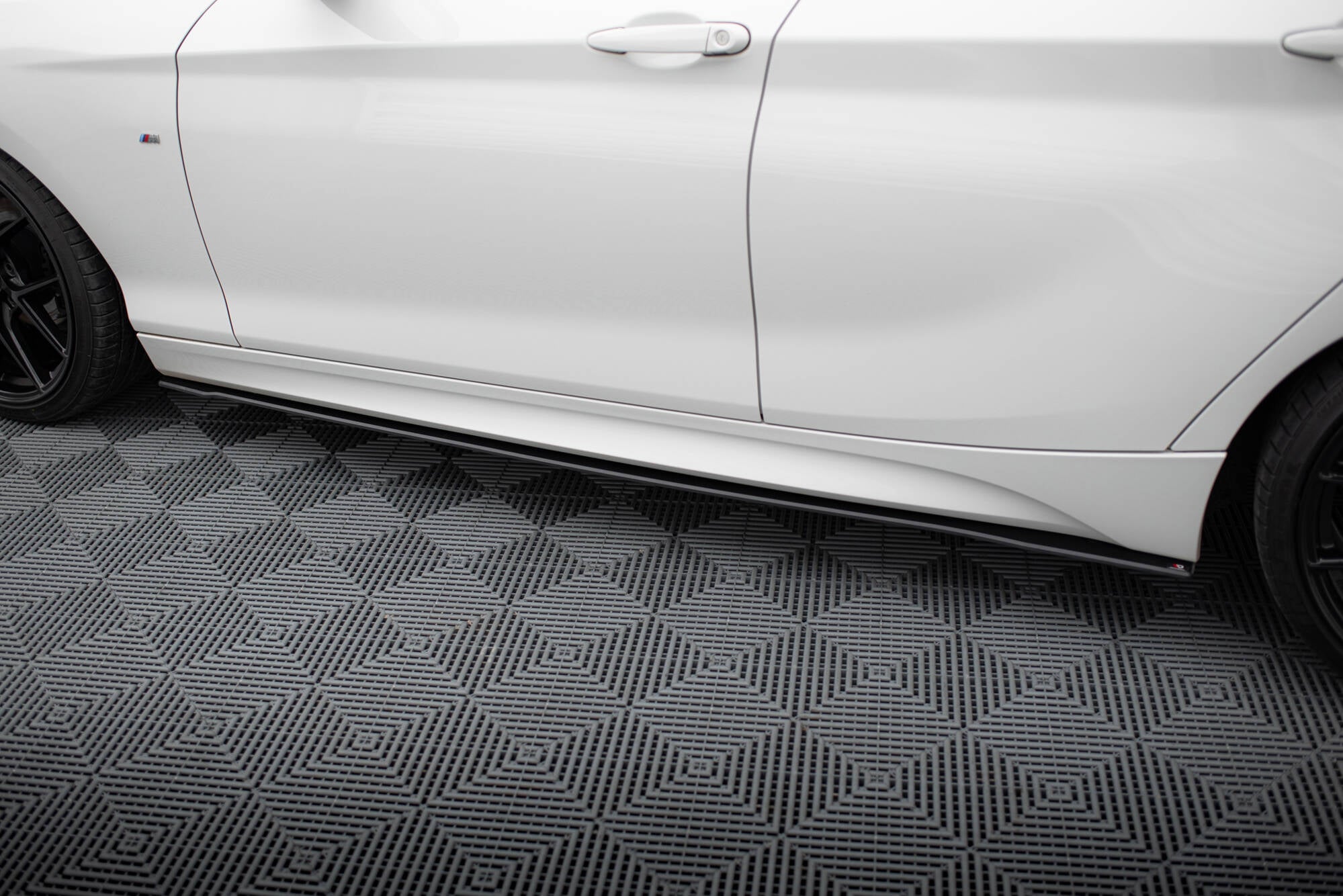 Street Pro Seitenschweller V2 Ansatz für BMW 1er F20 M135i / M140i / M - Paket
