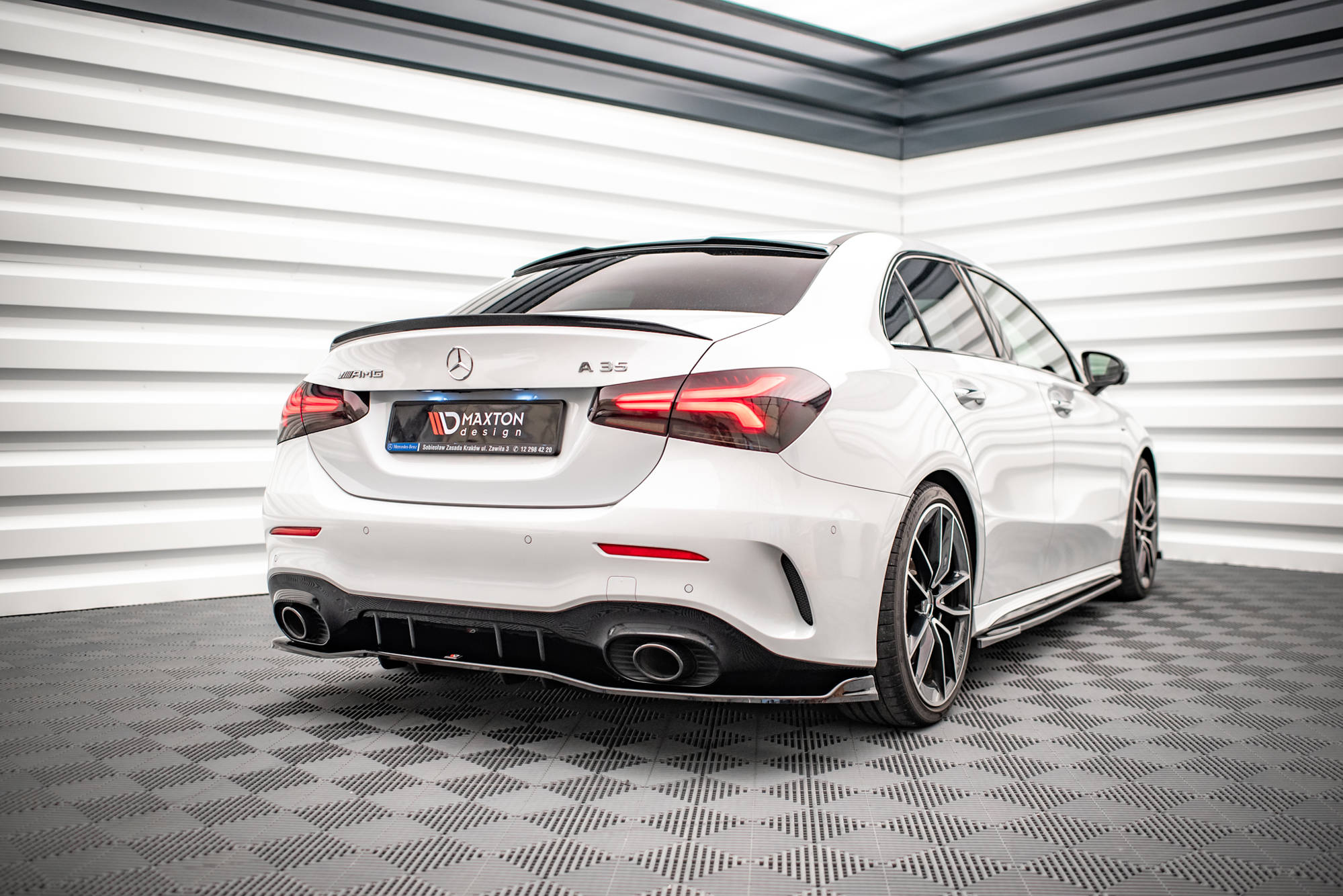 Mittlerer Cup Diffusor V2 DTM Look Heck Ansatz für Mercedes A 35 AMG Limousine