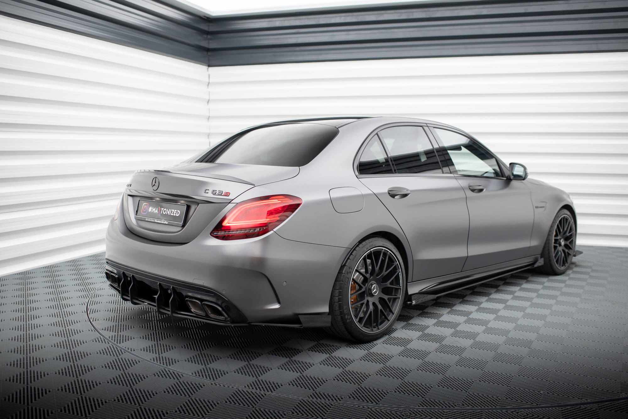 Street Pro Heck Ansatz Flaps Diffusor +Flaps für Mercedes-AMG C63 Limousine / Kombi W205 Facelift