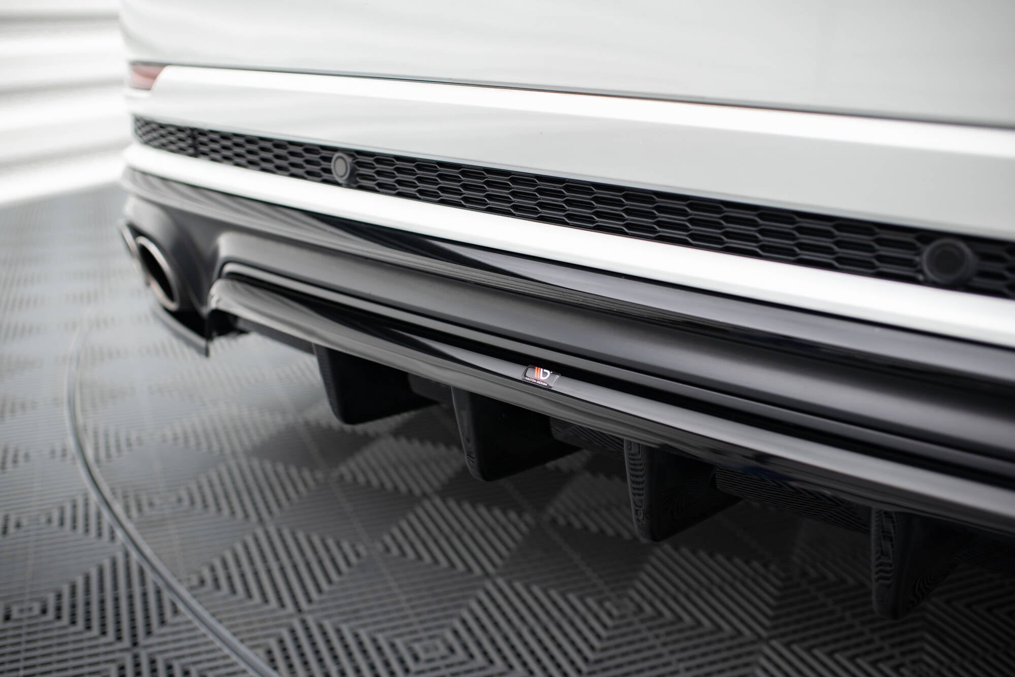 Mittlerer Cup Diffusor DTM Look Heck Ansatz für Audi SQ8 Mk1