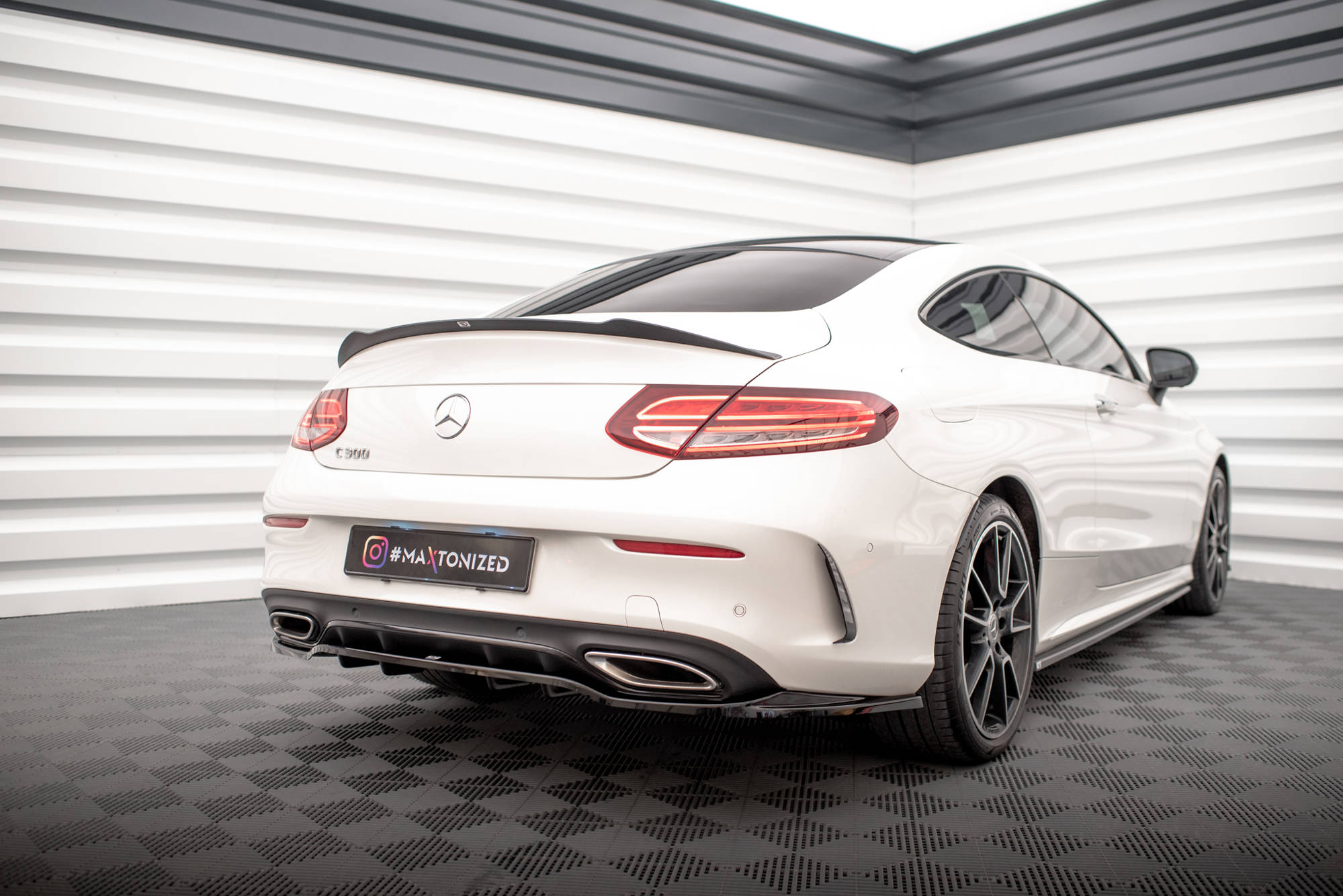Mittlerer Cup Diffusor DTM Look Heck Ansatz für Mercedes-Benz C Coupe AMG-Line C205 Facelift