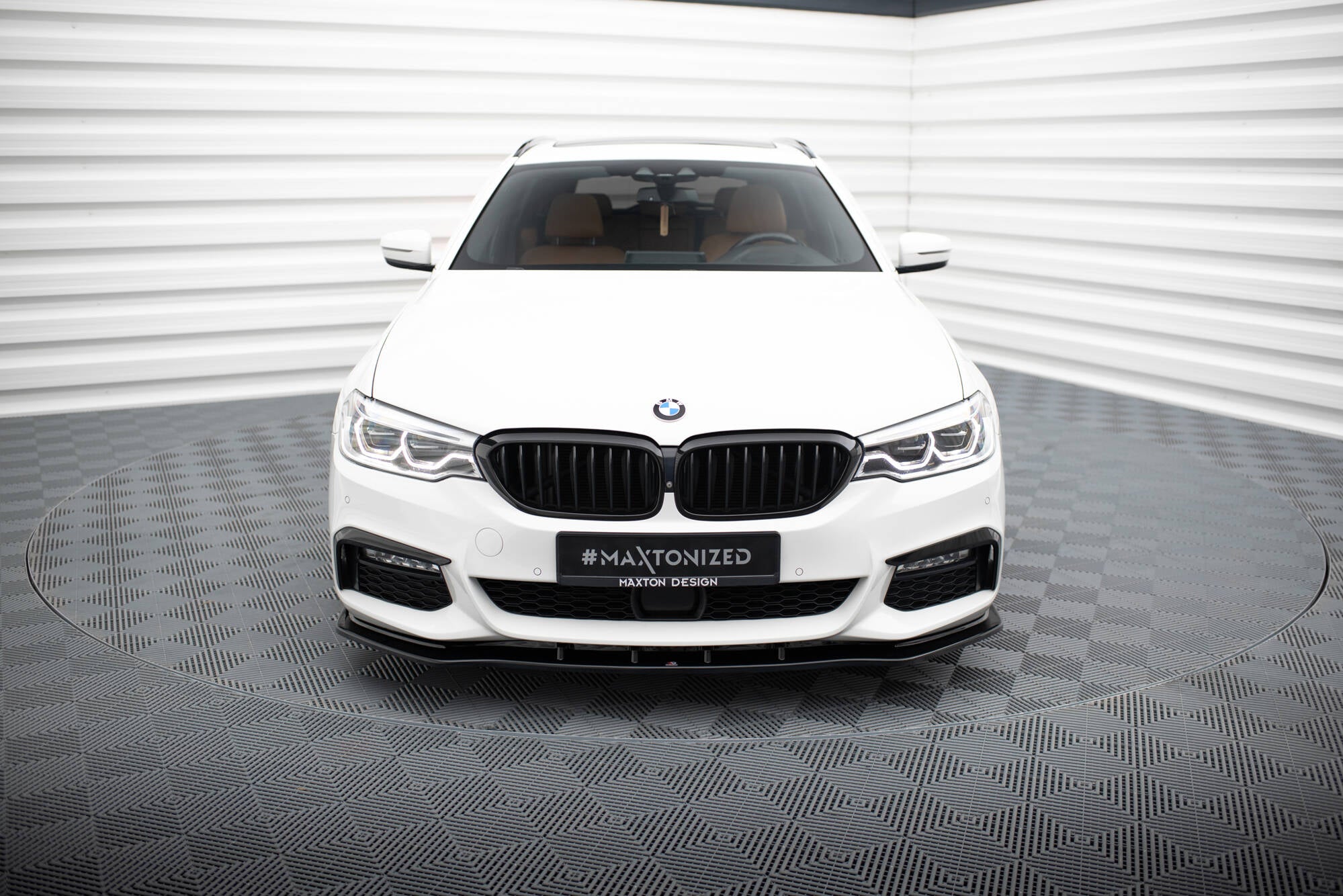 Frontlippe V1 für BMW 5er M - Paket / M550d / M550i G30/ G31 M - Paket