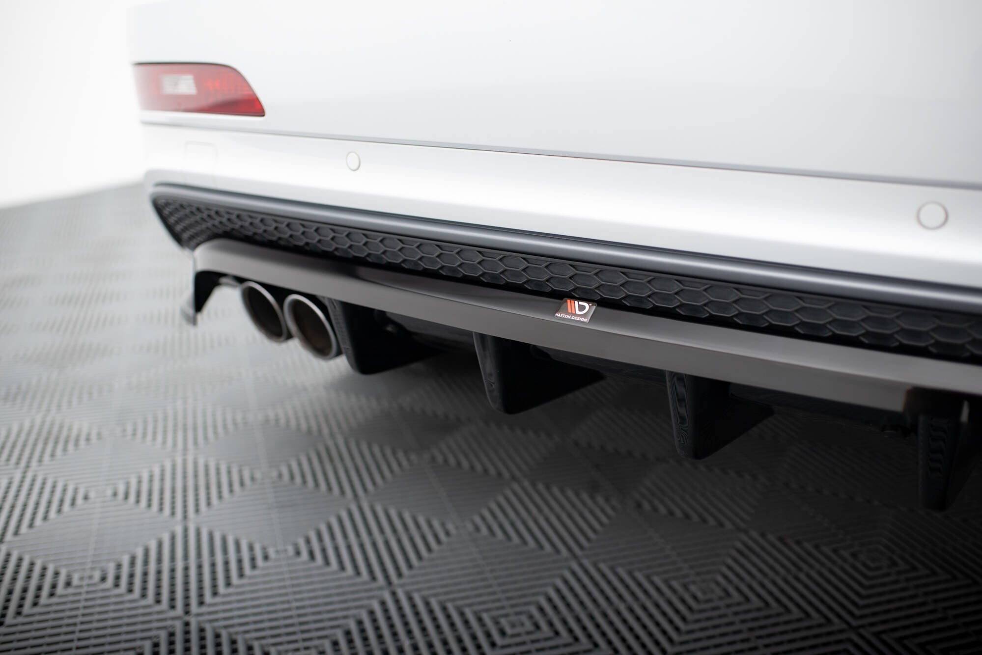 Mittlerer Cup Diffusor DTM Look Heck Ansatz für Audi Q3 S-line 8U