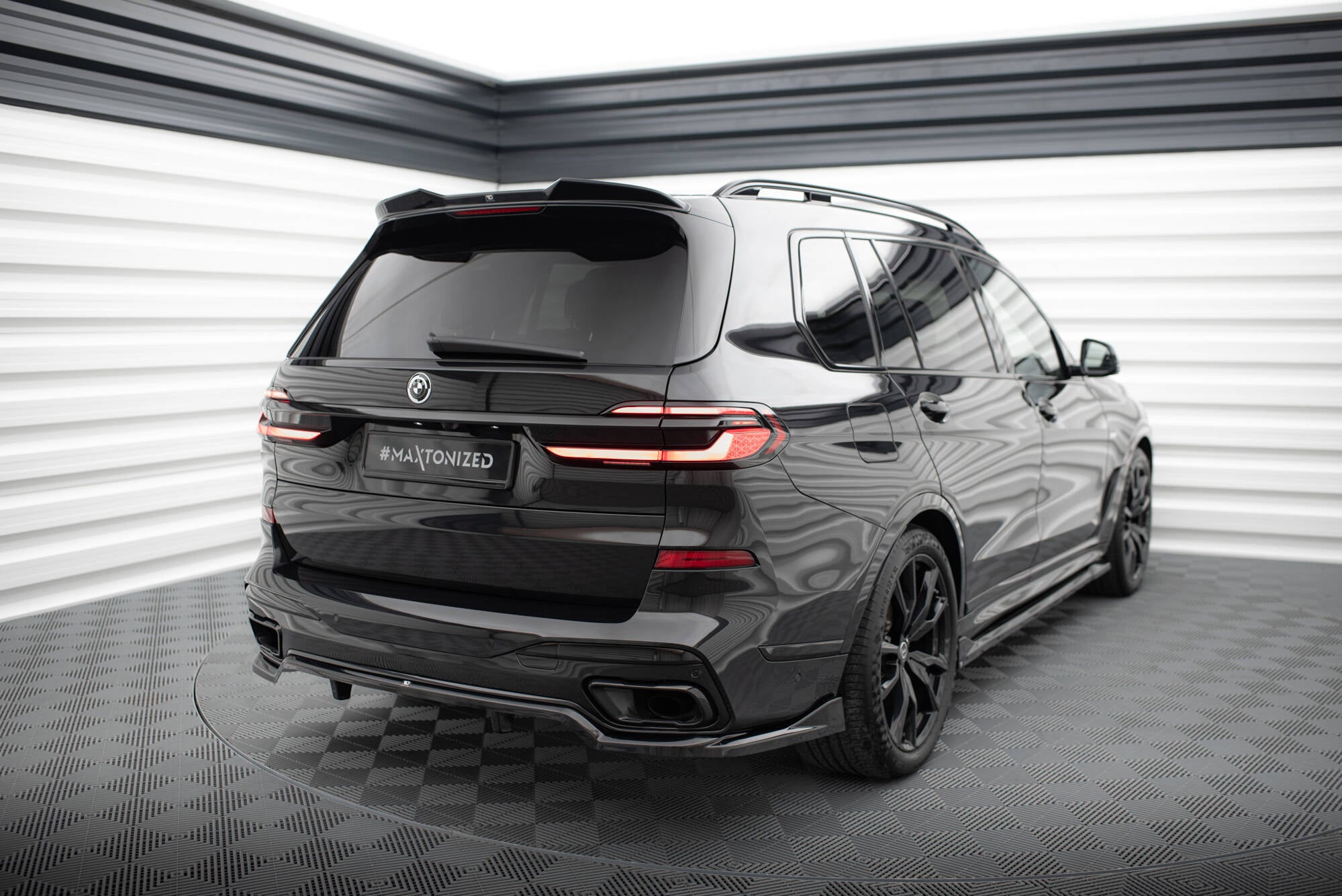 Mittlerer Cup Diffusor DTM Look Heck Ansatz für BMW X7 M-Paket G07 Facelift