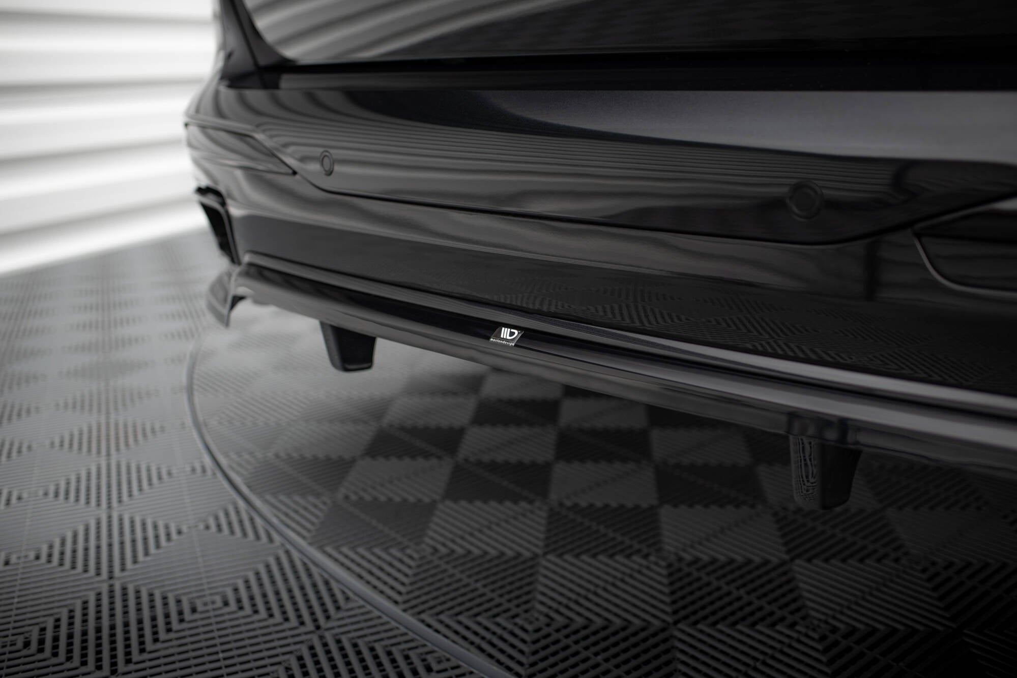 Mittlerer Cup Diffusor DTM Look Heck Ansatz für BMW X7 M-Paket G07 Facelift