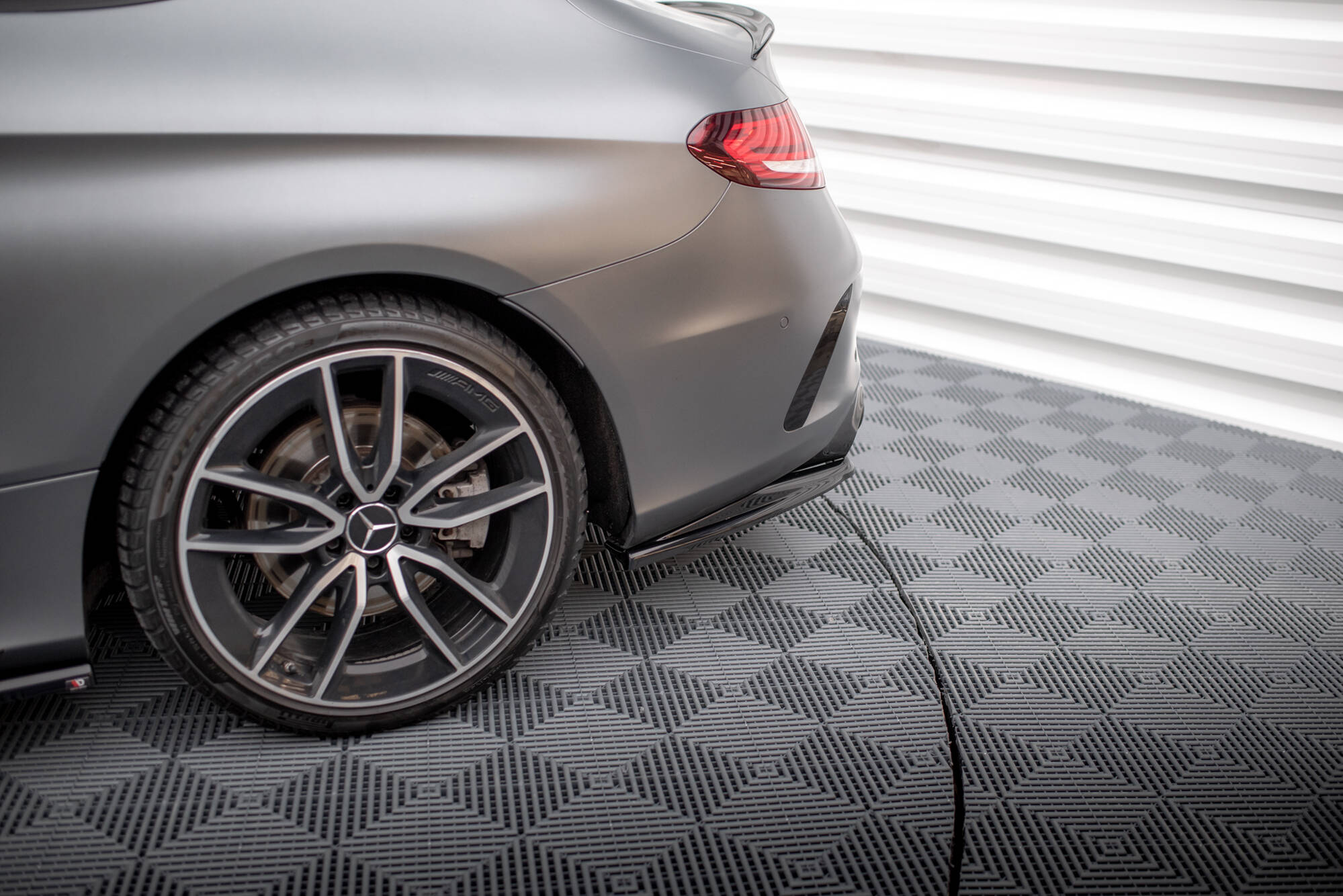 Mittlerer Cup Diffusor DTM Look Heck Ansatz für Mercedes-AMG C43 Coupe / Cabrio C205 Facelift / A205 Facelift