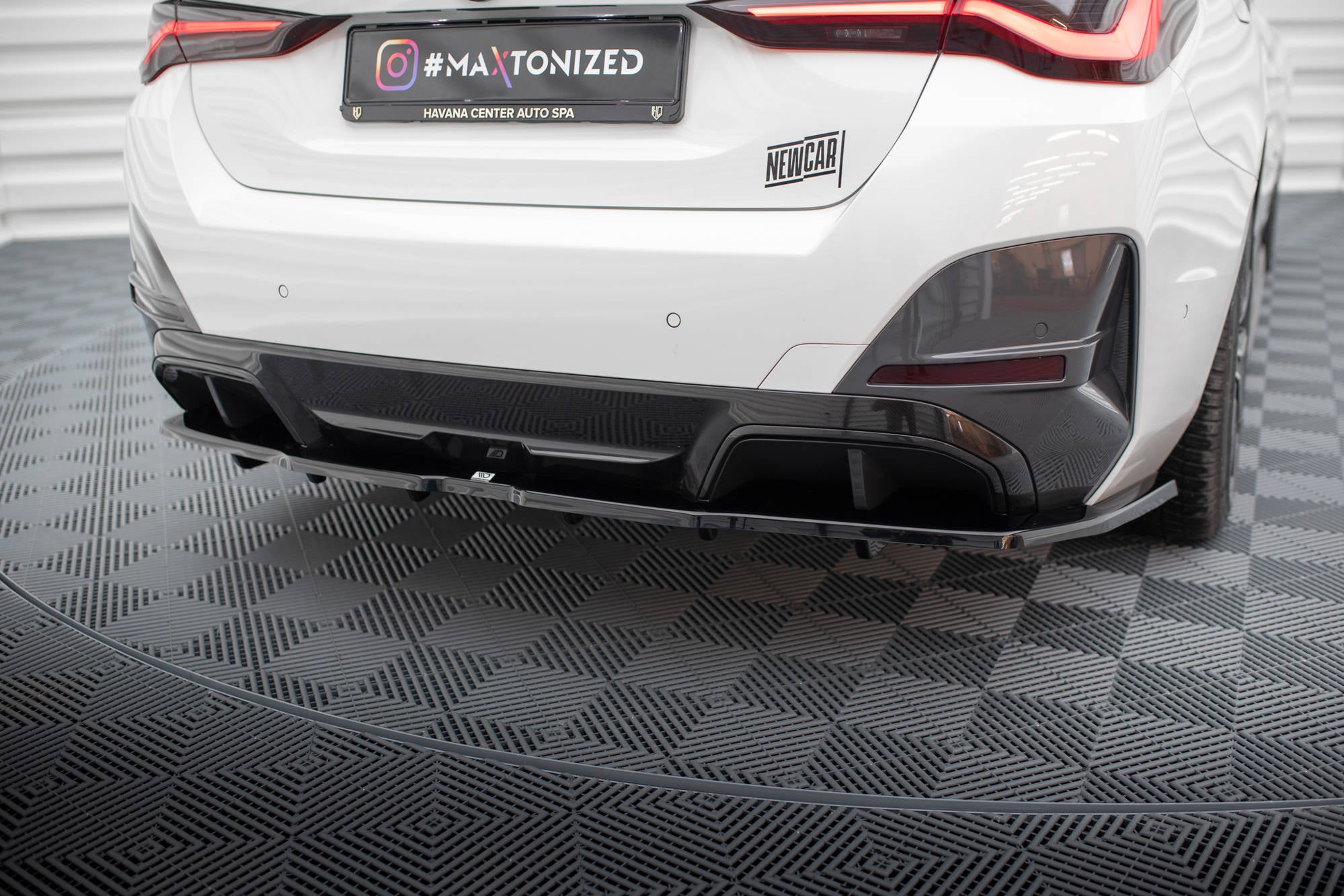 Mittlerer Cup Diffusor V1 DTM Look Heck Ansatz für BMW i4 M - Paket G26