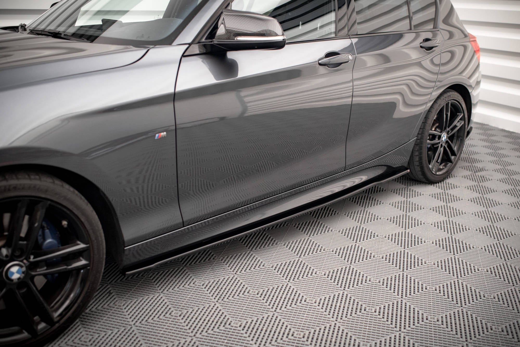 Seitenschweller V2 Ansatz für. BMW 1er F20 M135i / M140i / M - Paket