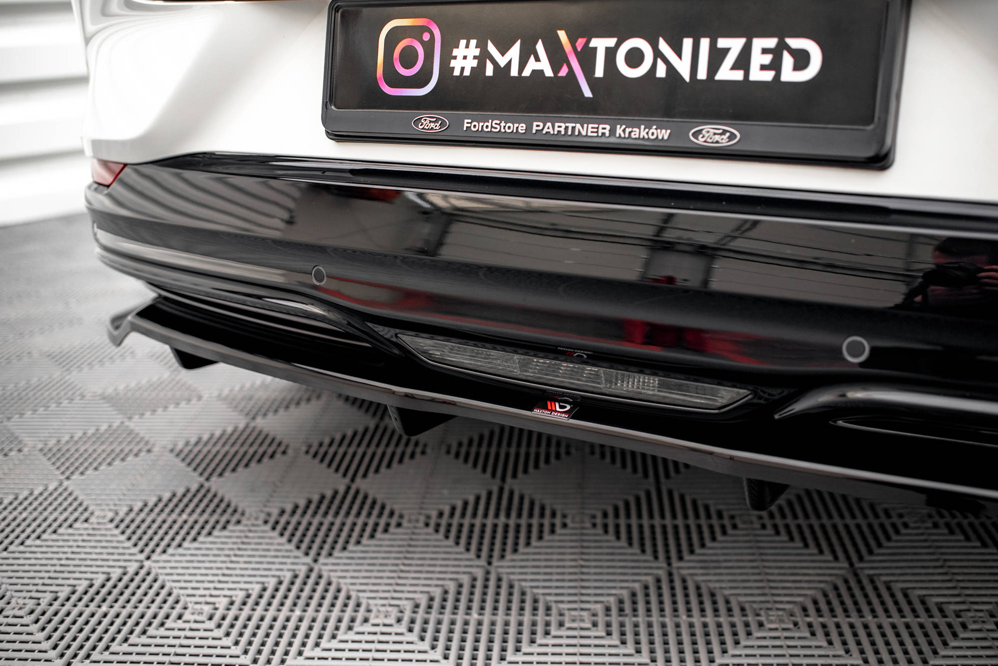 Mittlerer Cup Diffusor DTM Look Heck Ansatz für Ford Mustang Mach-E Mk1