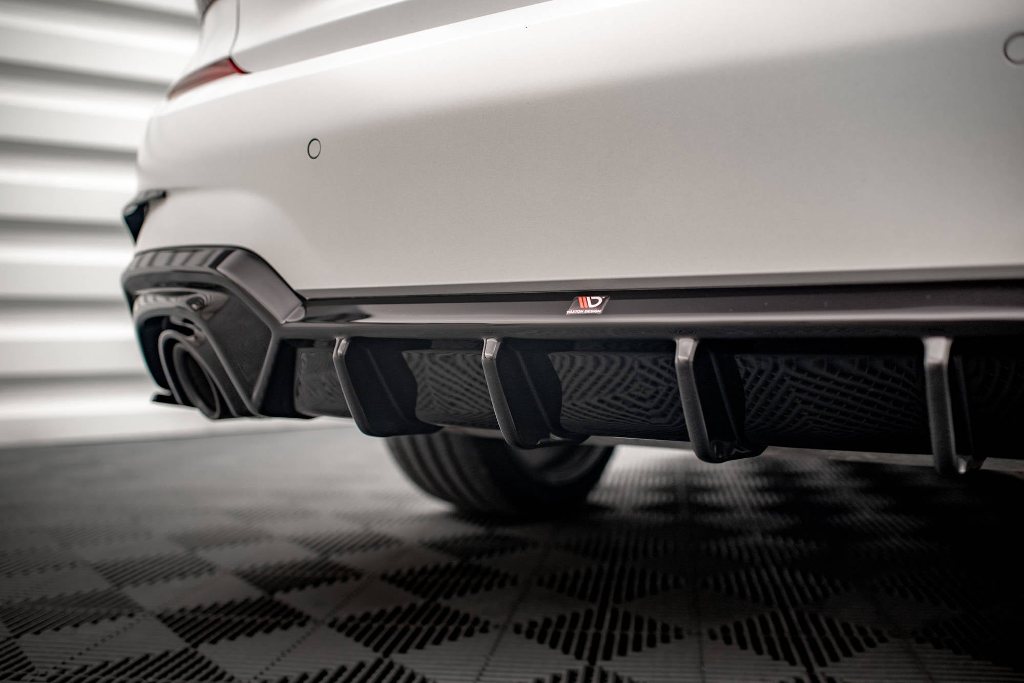 Diffusor Heck Ansatz für BMW 3er M-Paket G20 / G21 (Passend für Fahrzeuge mit Anhängerkupplung)