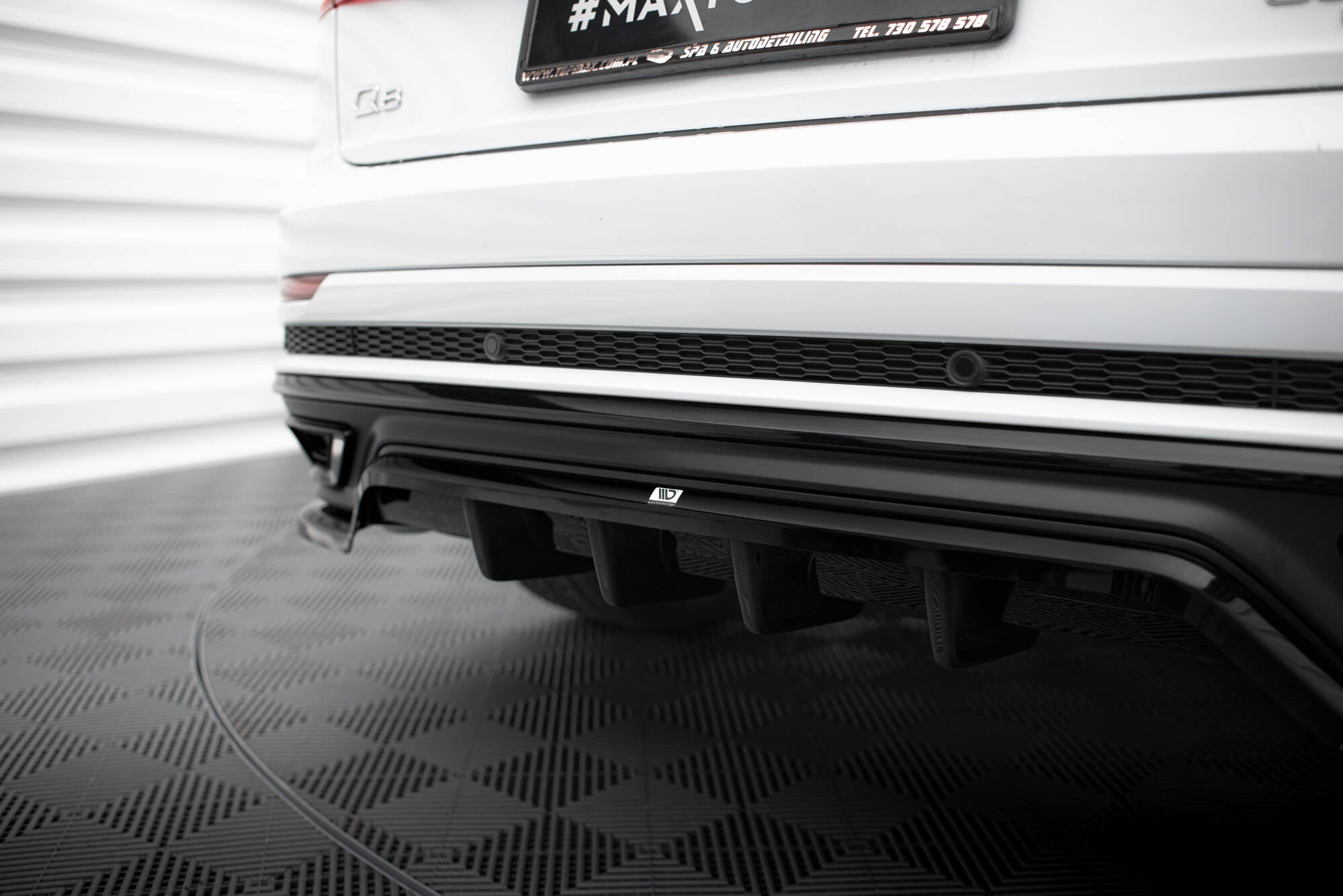 Mittlerer Cup Diffusor DTM Look Heck Ansatz für Audi Q8 S-Line Mk1