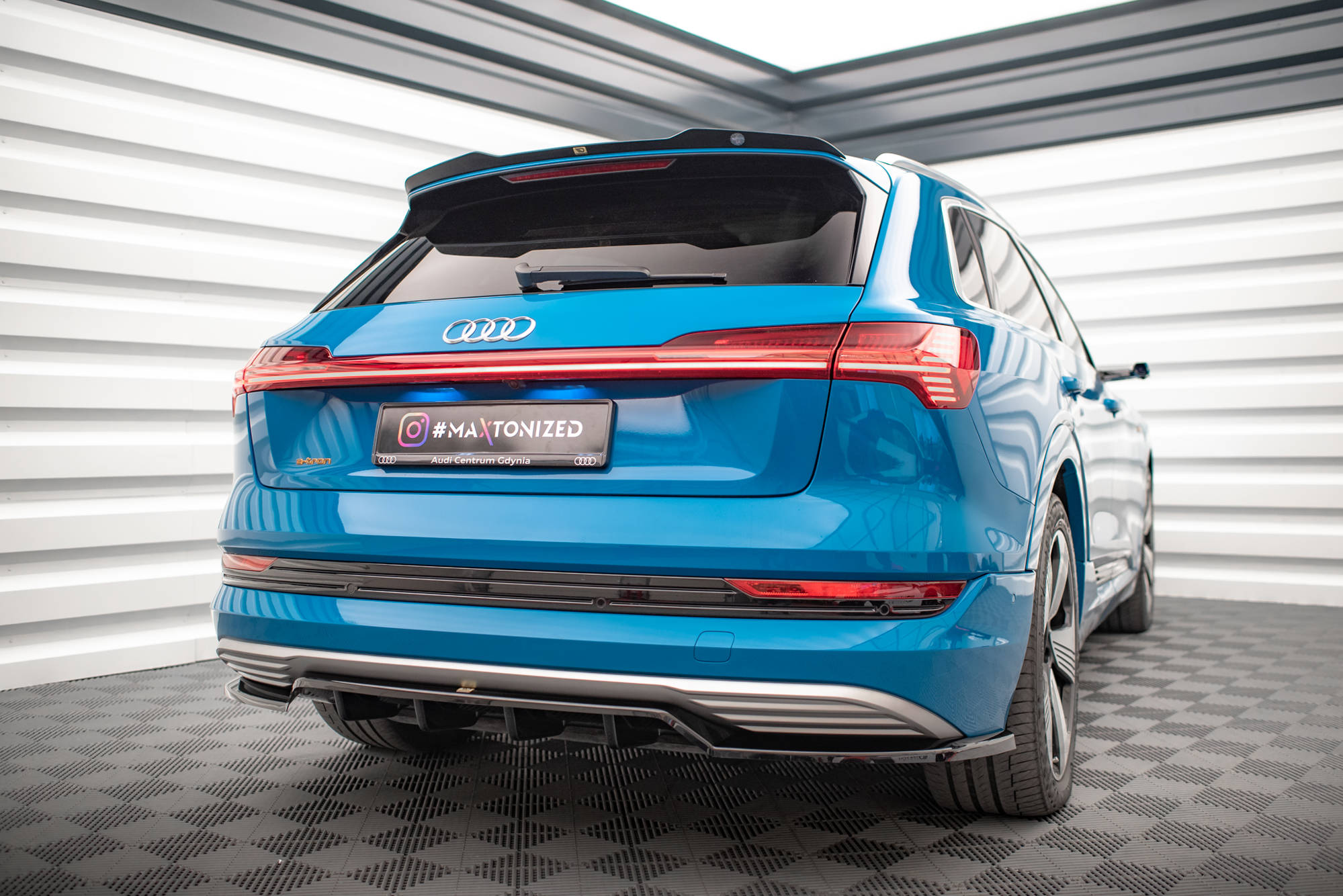 Mittlerer Cup Diffusor DTM Look Heck Ansatz für Audi e-tron