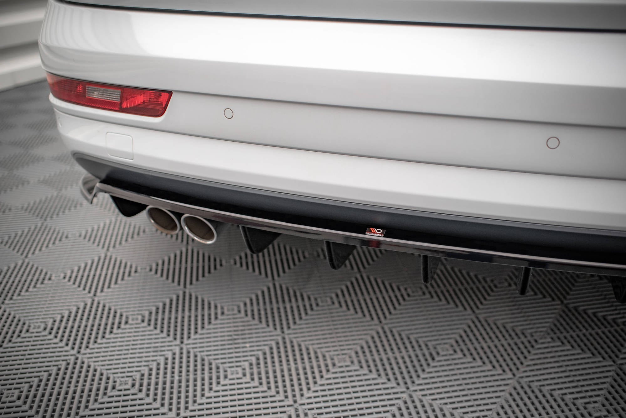 Mittlerer Cup Diffusor DTM Look Heck Ansatz für Audi Q3 Sport 8U Facelift