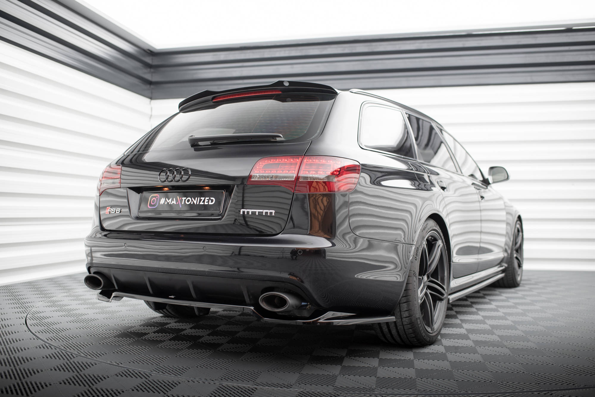 Mittlerer Cup Diffusor DTM Look Heck Ansatz für Audi RS6 Avant C6