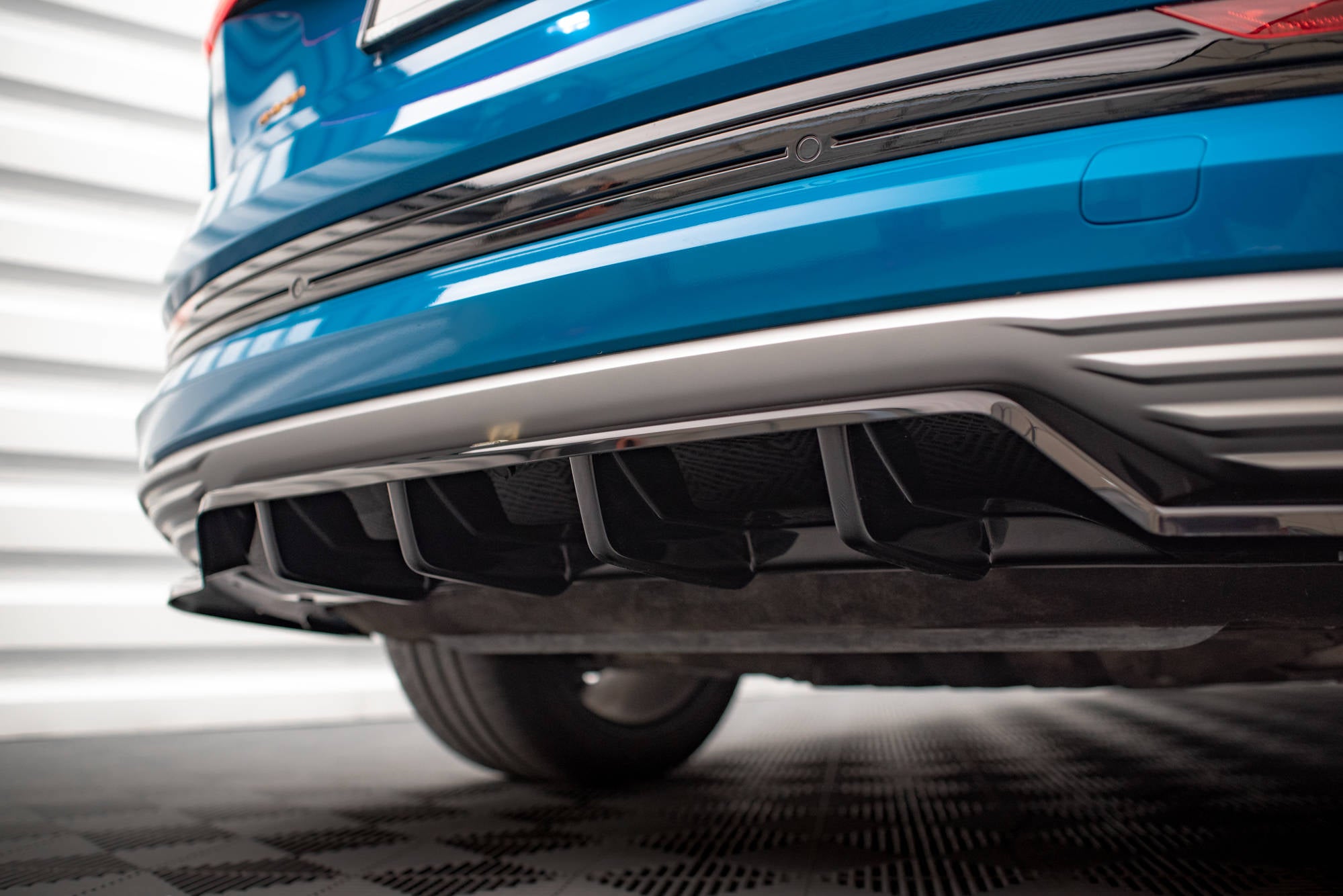 Mittlerer Cup Diffusor DTM Look Heck Ansatz für Audi e-tron