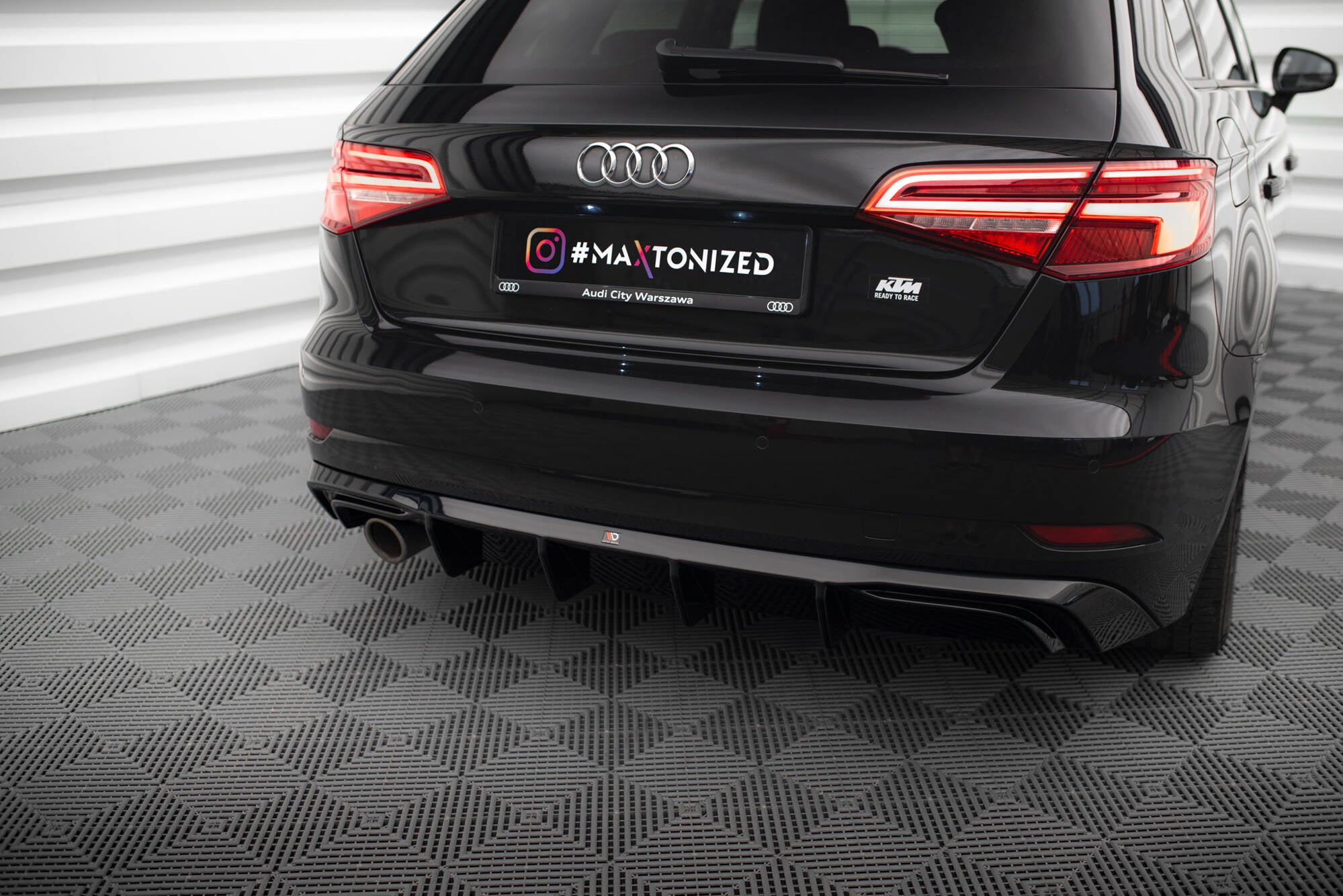 Diffusor Heck Ansatz für Audi A3 Sportback 8V Facelift (Einzelauspuff li.rohr)