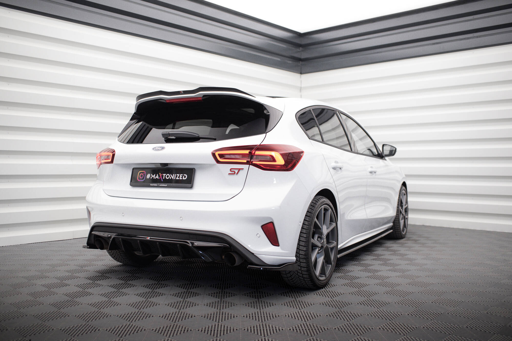 Heck Ansatz Flaps Diffusor V2 für Ford Focus Hatchback ST Mk4