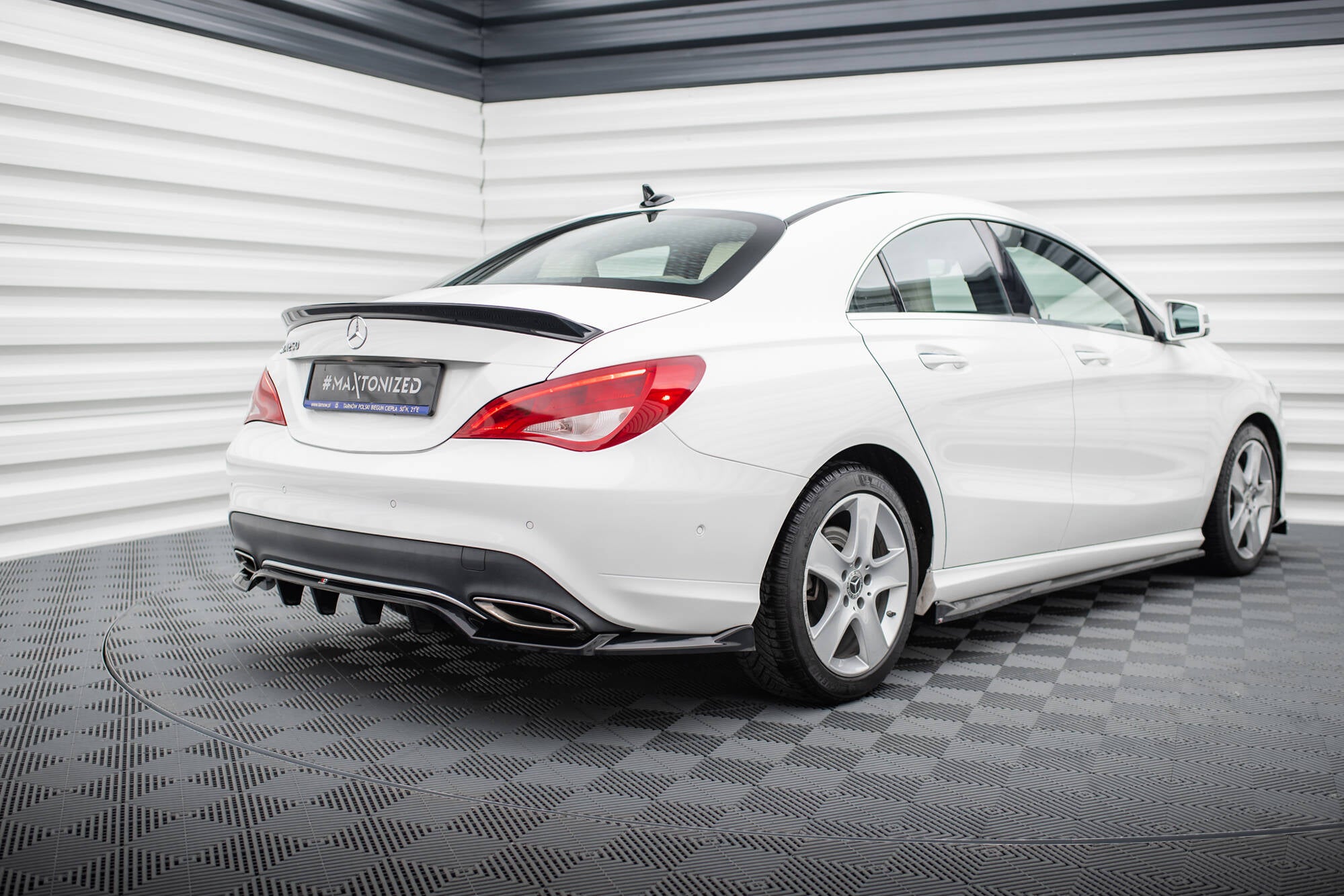 Mittlerer Cup Diffusor DTM Look Heck Ansatz für Mercedes-Benz CLA C117 Facelift